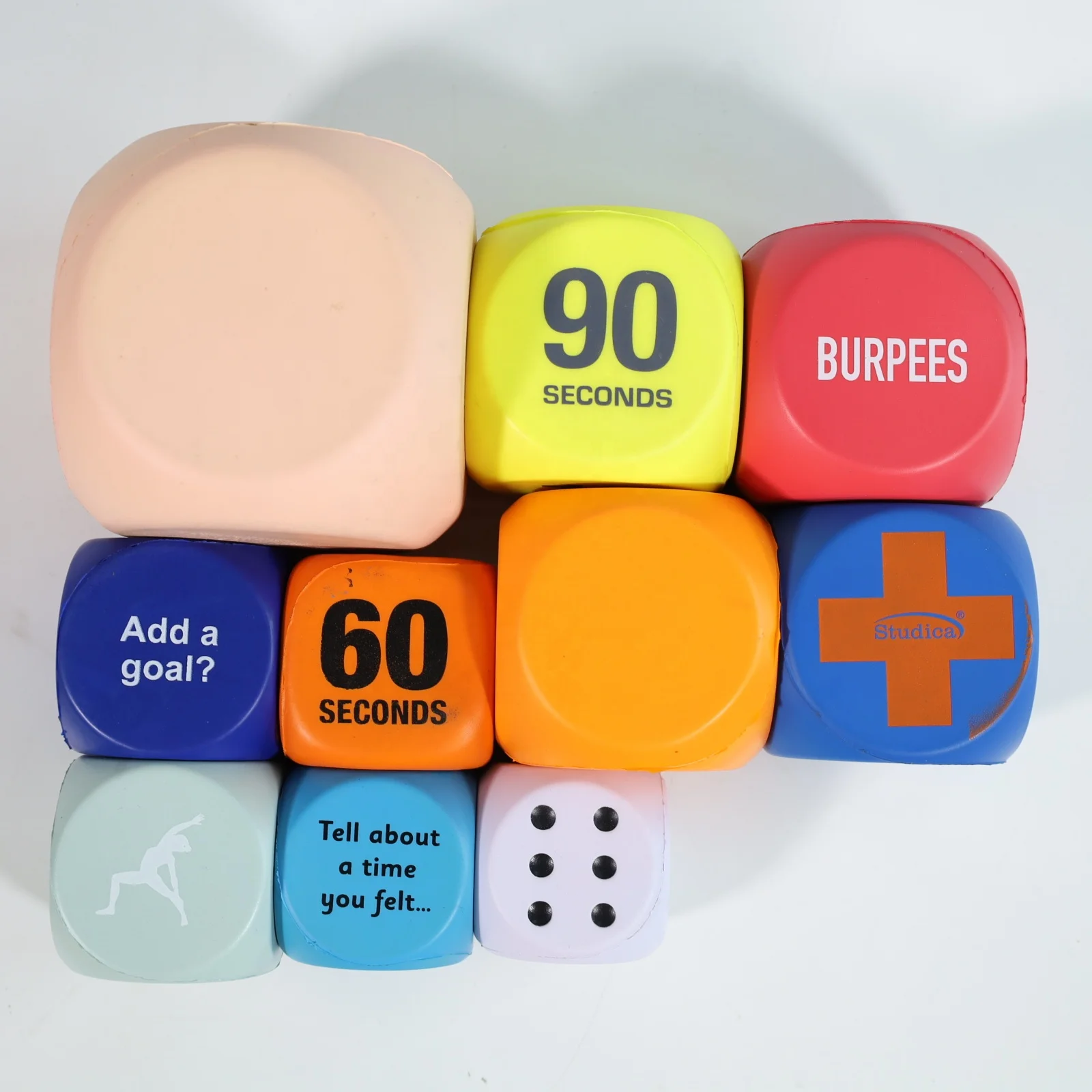 EASTOMMY Dice Game, Table Games, Bar Toys Dice Cup Mahjong Game Colors Mixed Color Dices Assortment Can Be Customized
