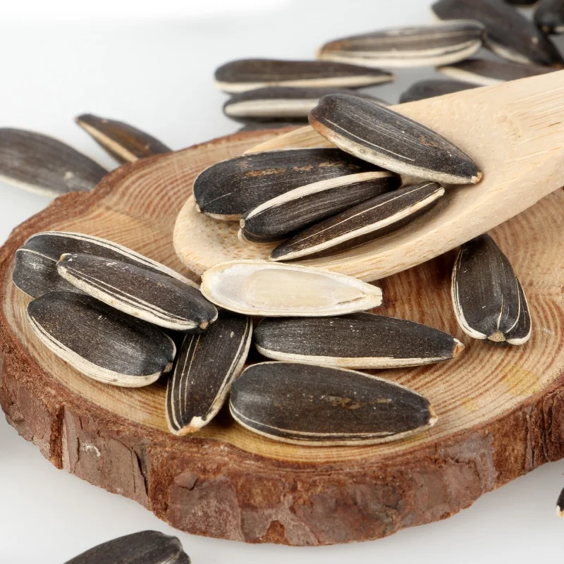 Factory Direct Sales Healthy Pure Natural Vegetable Nuts Newest Crop Organic Bulk  chinese Sunflower Seeds