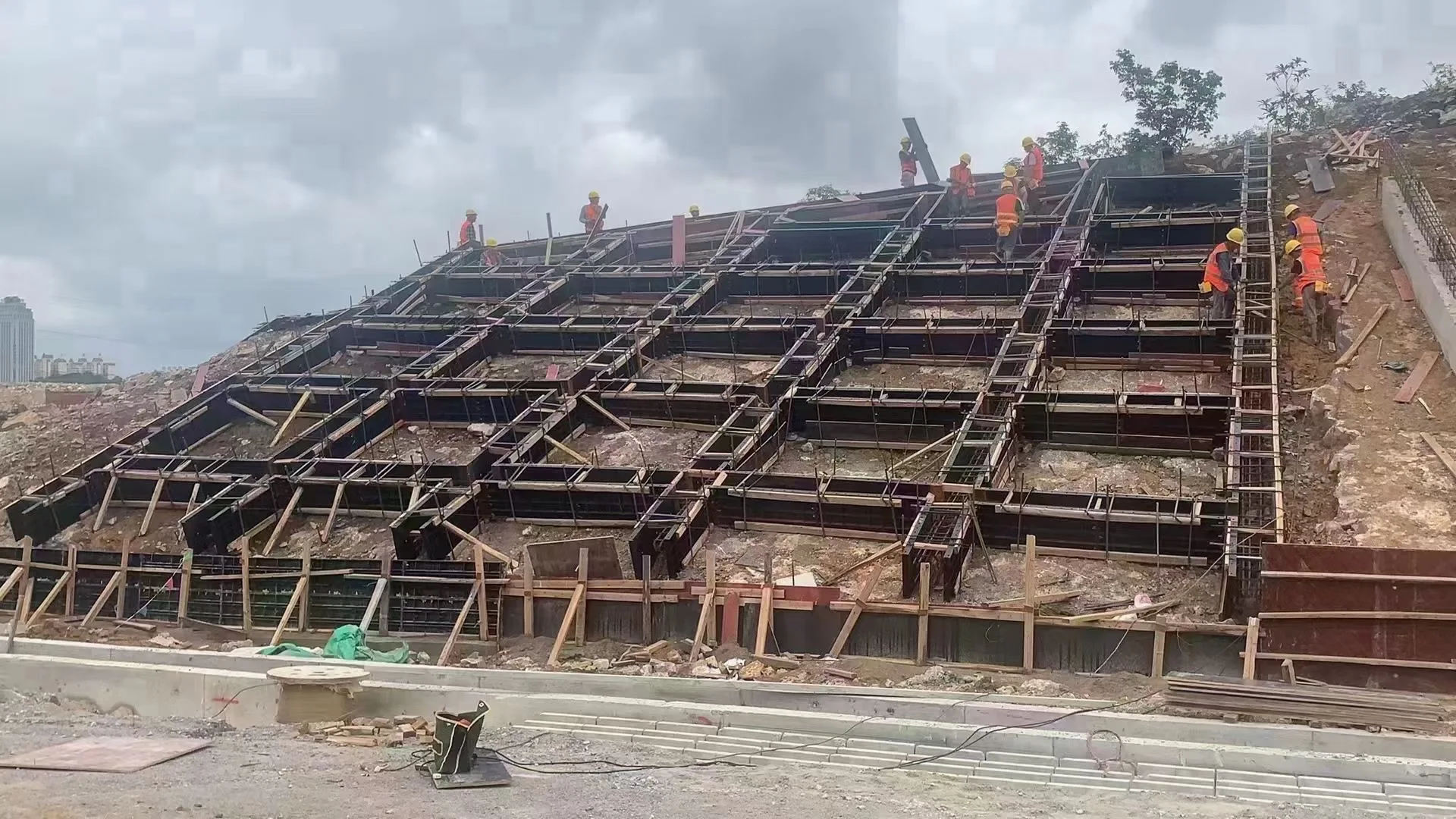 6.5cm black PP plastic steel template customized according to the design