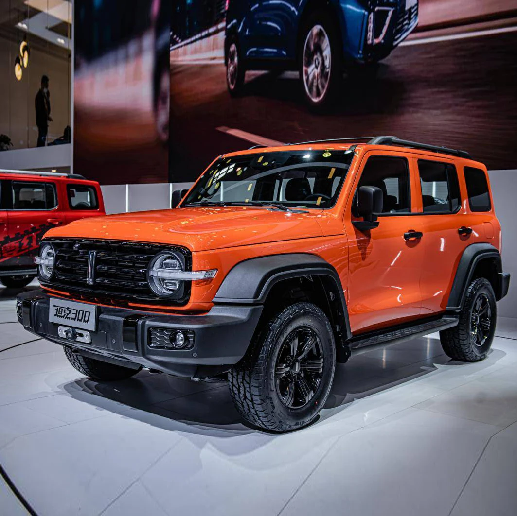 Cool appearance,high-performance Five door five seater SUV 2.0T fuel powered vehicle