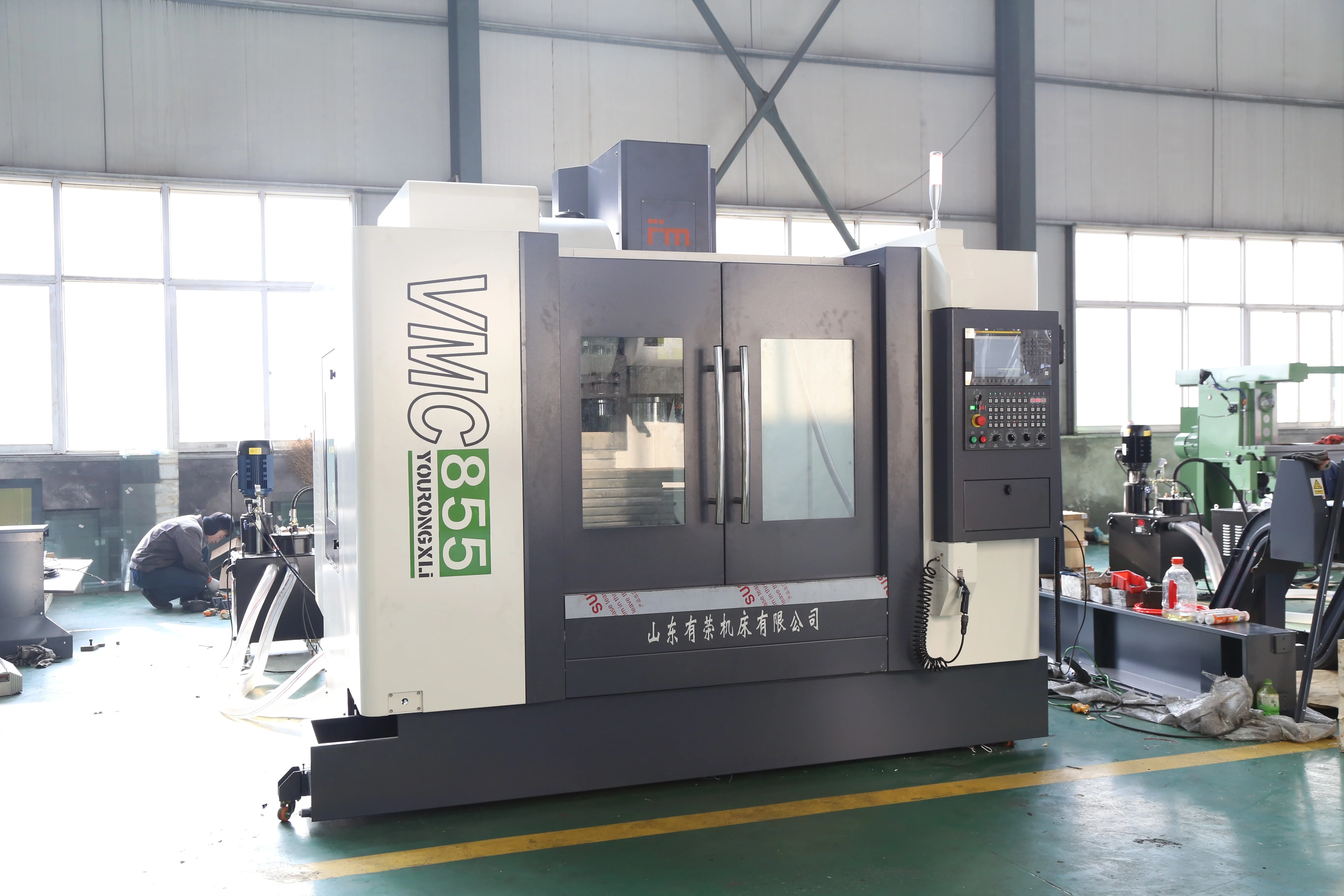 Top manufacturer 3 axis VMC850 high speed smart cnc vertical machining center