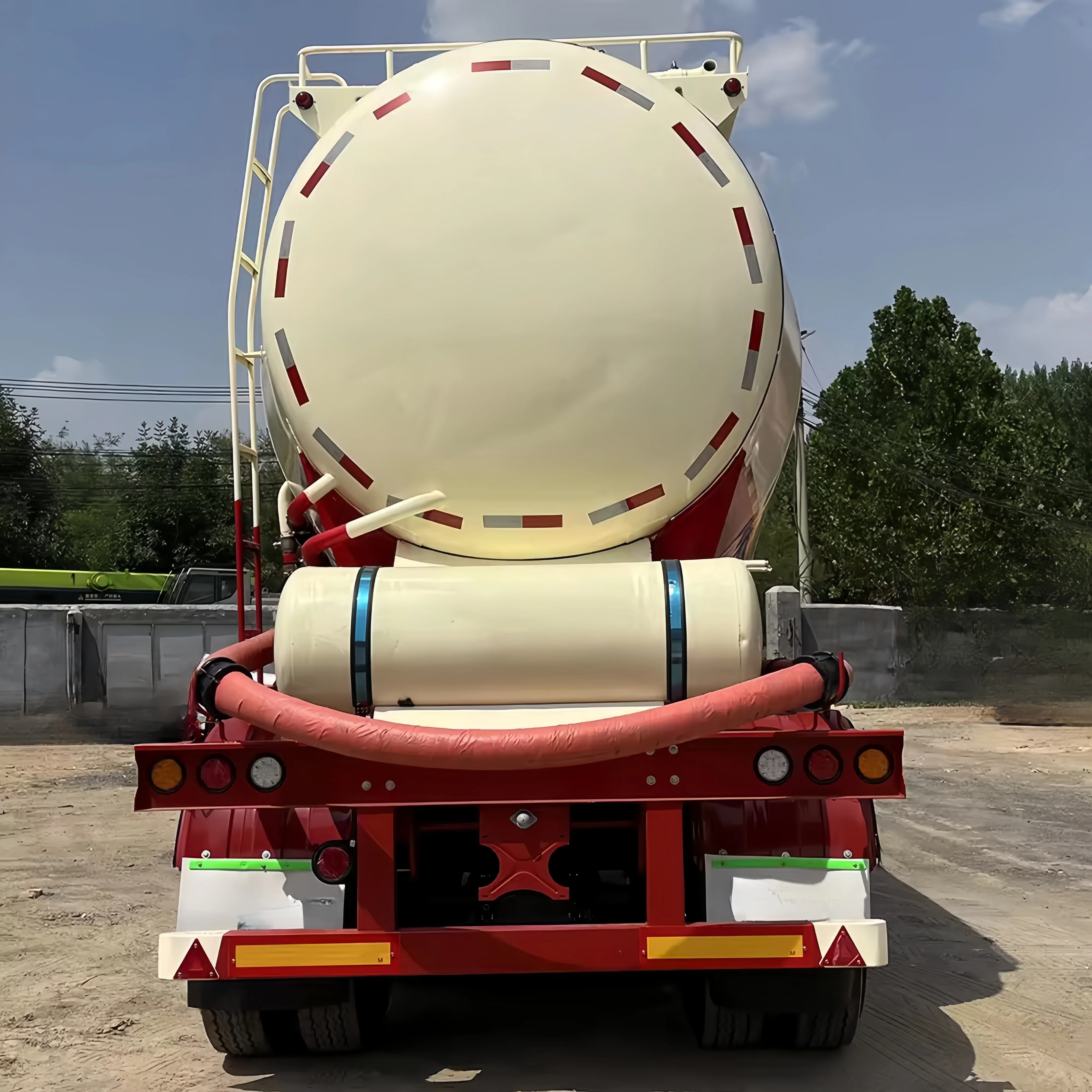 3/4/5 Axle Powder Silo Bulk Trailer 35/45/50 cbm Dry Bulk Cement Semi Trailer Powder Material Transport Tanker For Sale