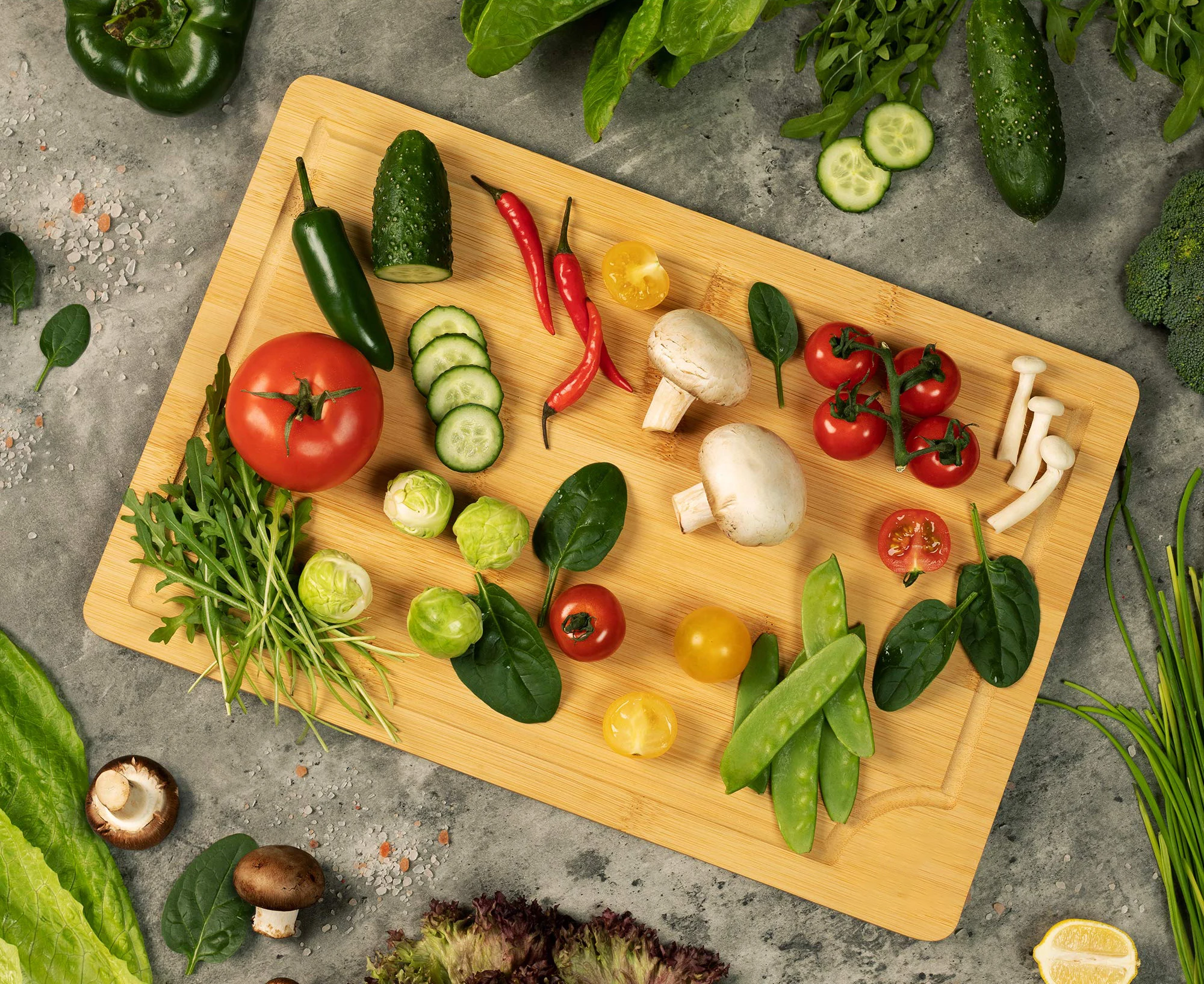 GL Large bamboo wood cutting board with ant-slip mat and juice groove