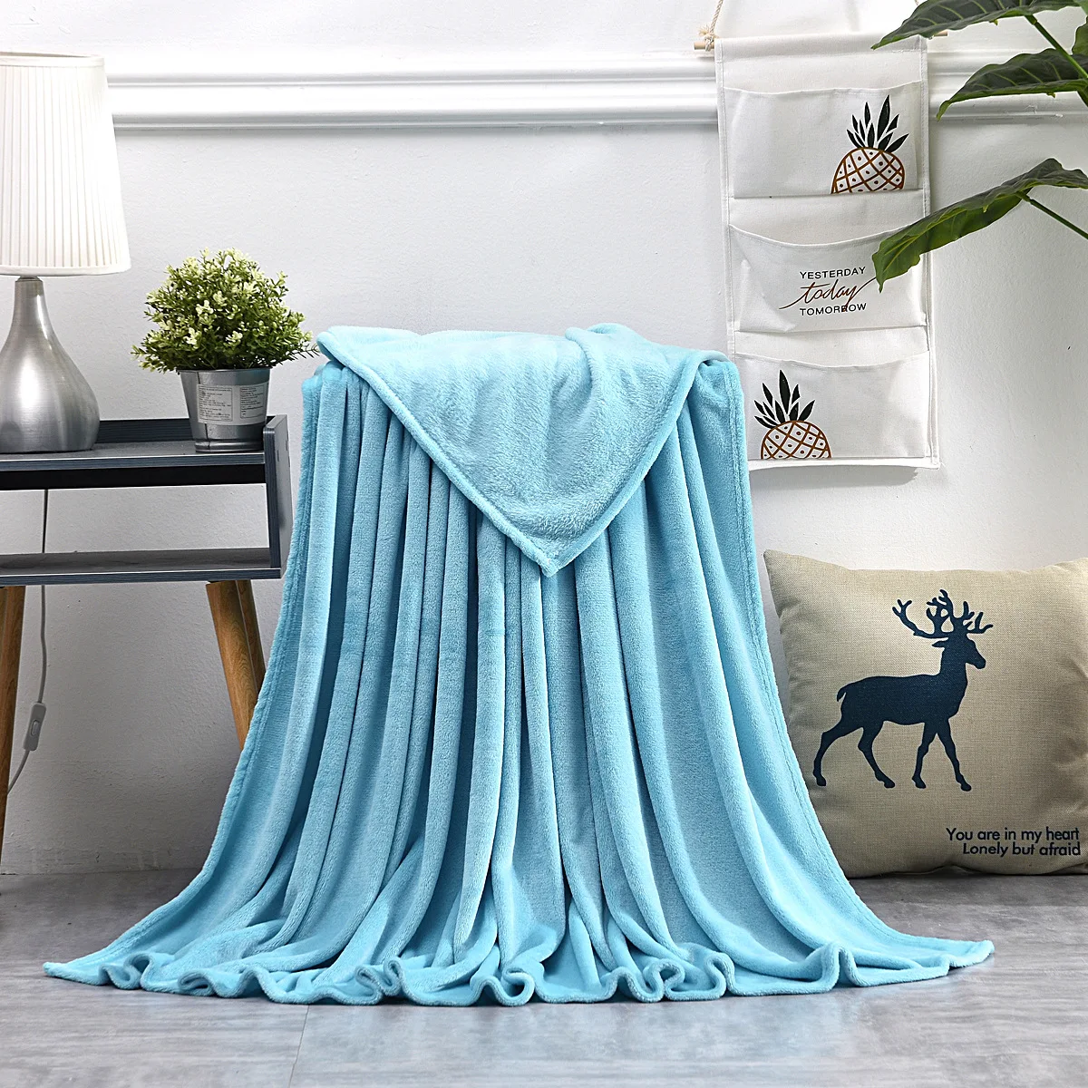 Hot High Quality Popular Color Warm Throw Blankets Super Soft Flannel Blanket for Spring