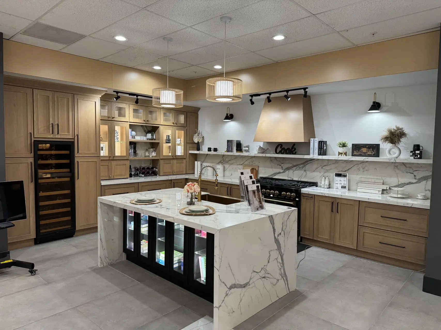 American Standard Size Lacquer Finished Interior Furniture RTA Soft Close Small RTA Kitchen Cabinet from Vietnam