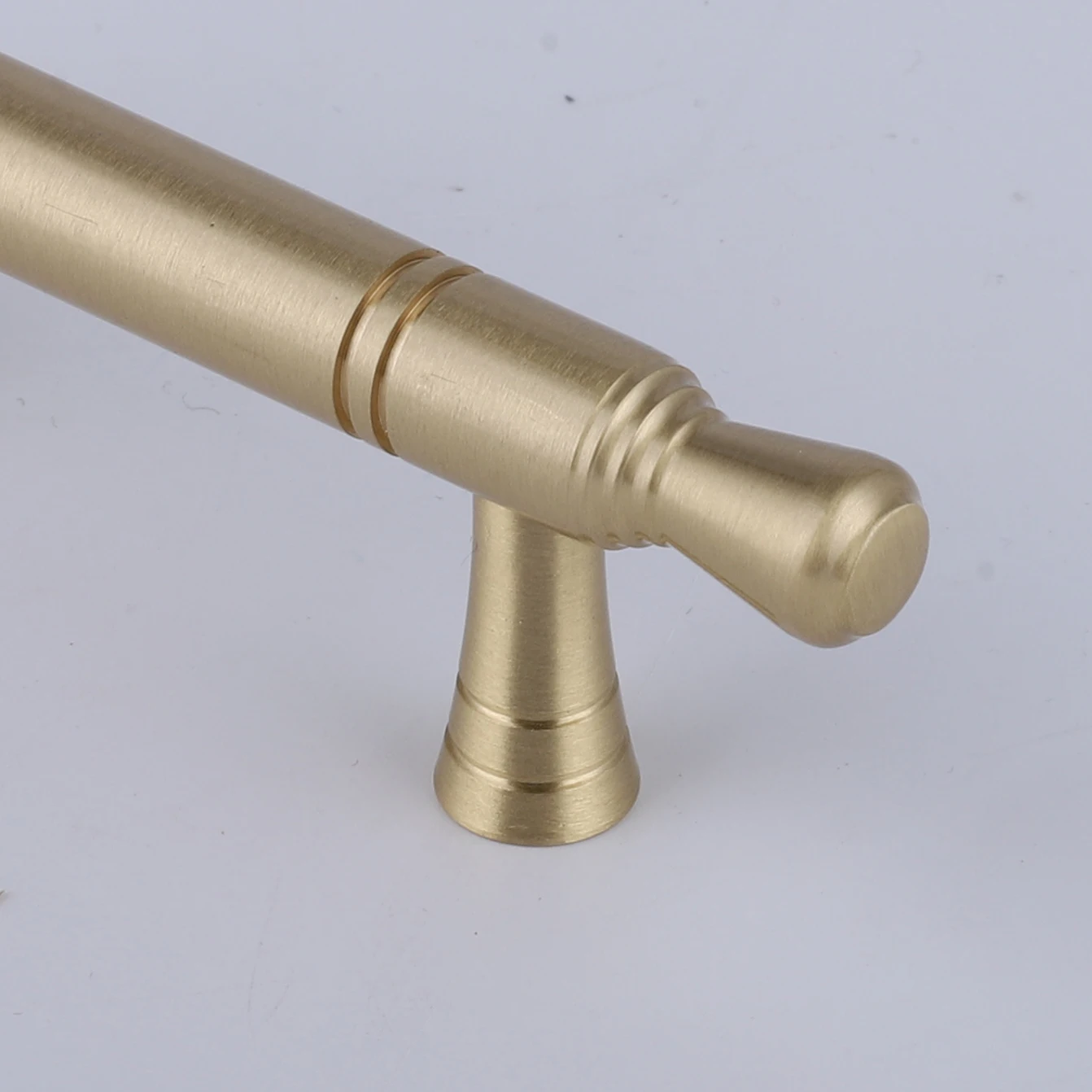 Luxury Hardware Wholesale Wall Cupboard Drawer Furniture Bar Pulls Handles For Furniture