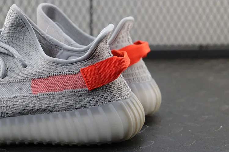 
Original Yeezy Running Shoes Casual Sport Shoes Sneakers 350 V2 Style for Men 