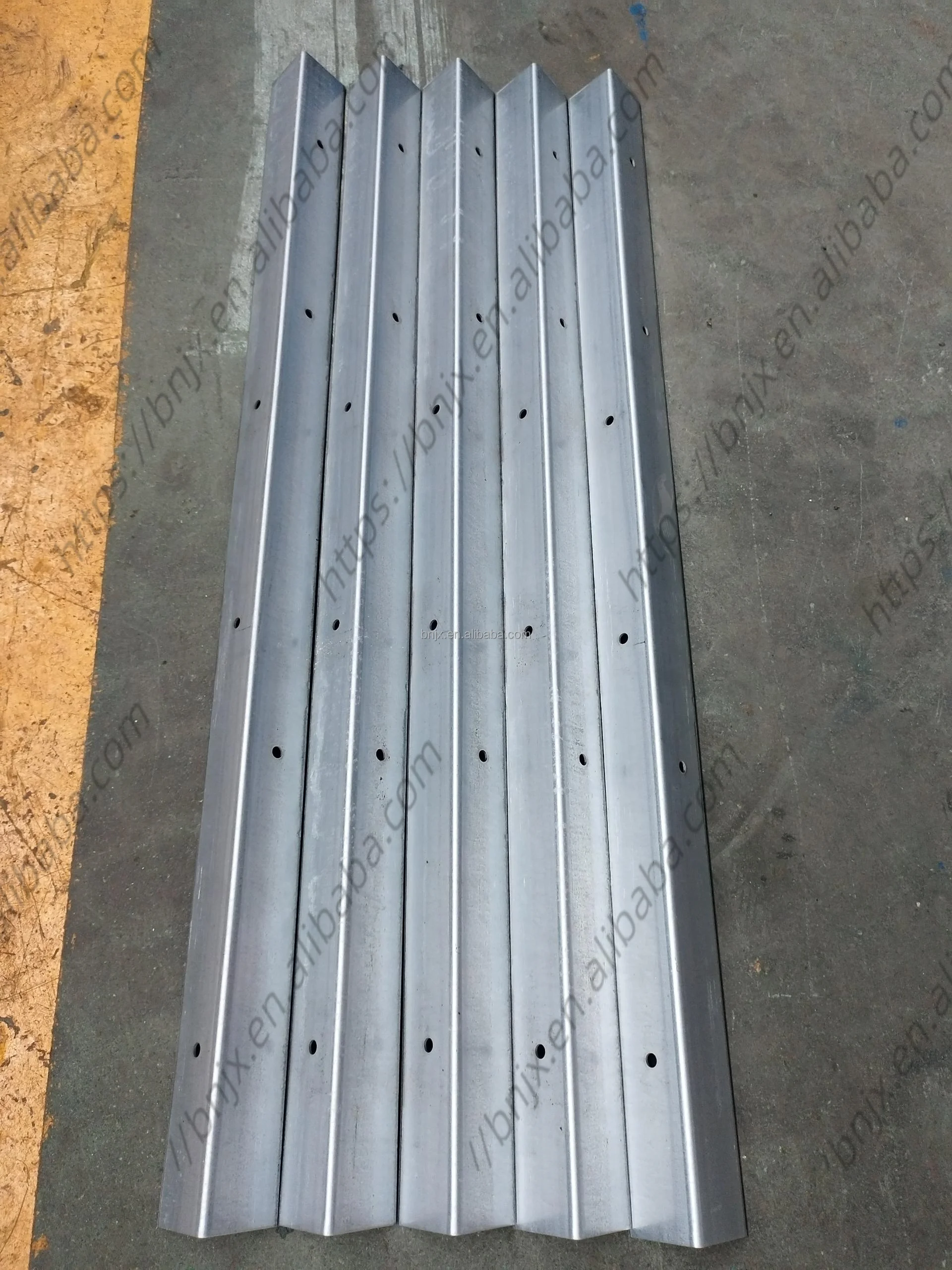Custom sizes high speed automatic punching angle steel roll forming machine
