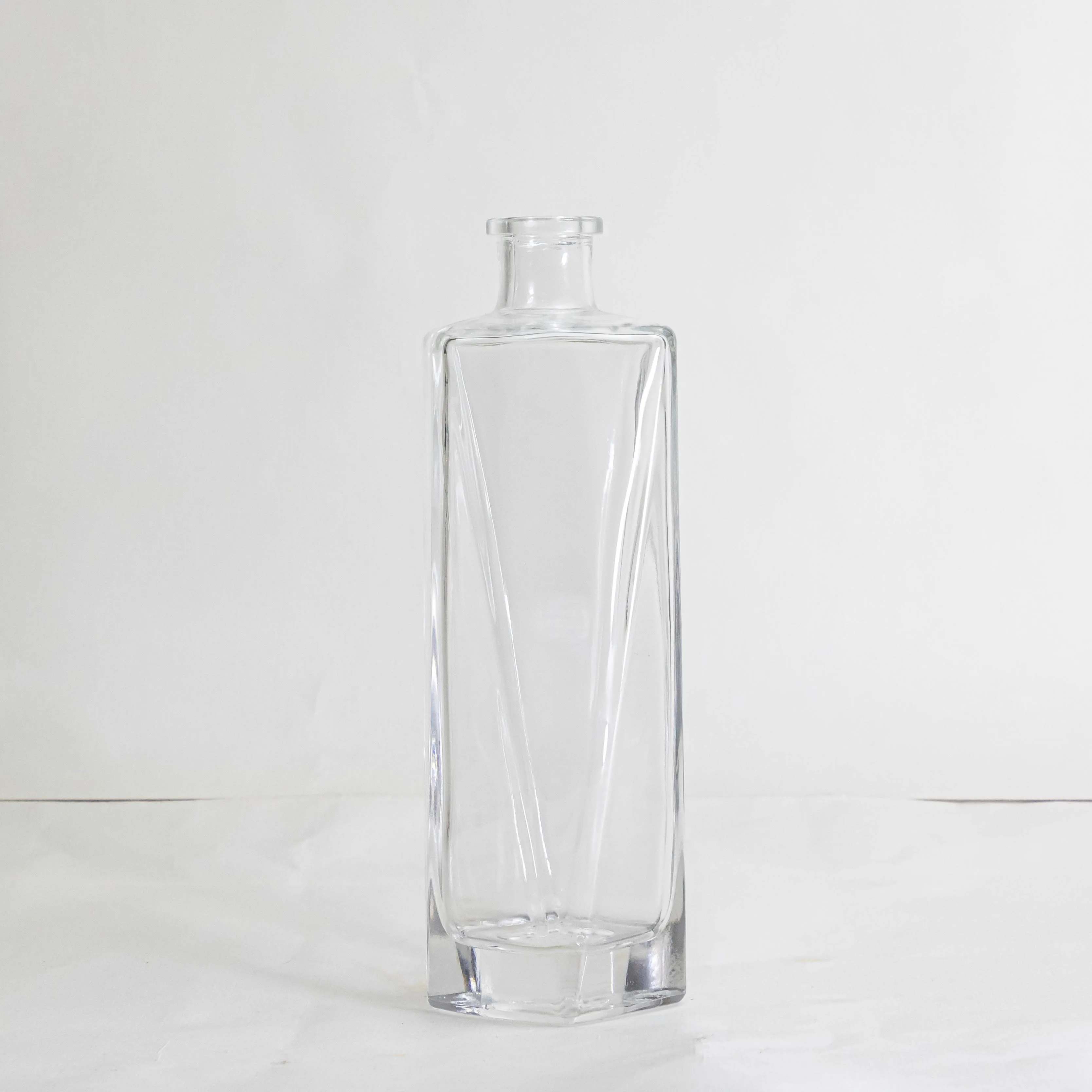 Custom  whiskey liquor/alcohol/spirit glass bottle 500ml alcohol glass bottle