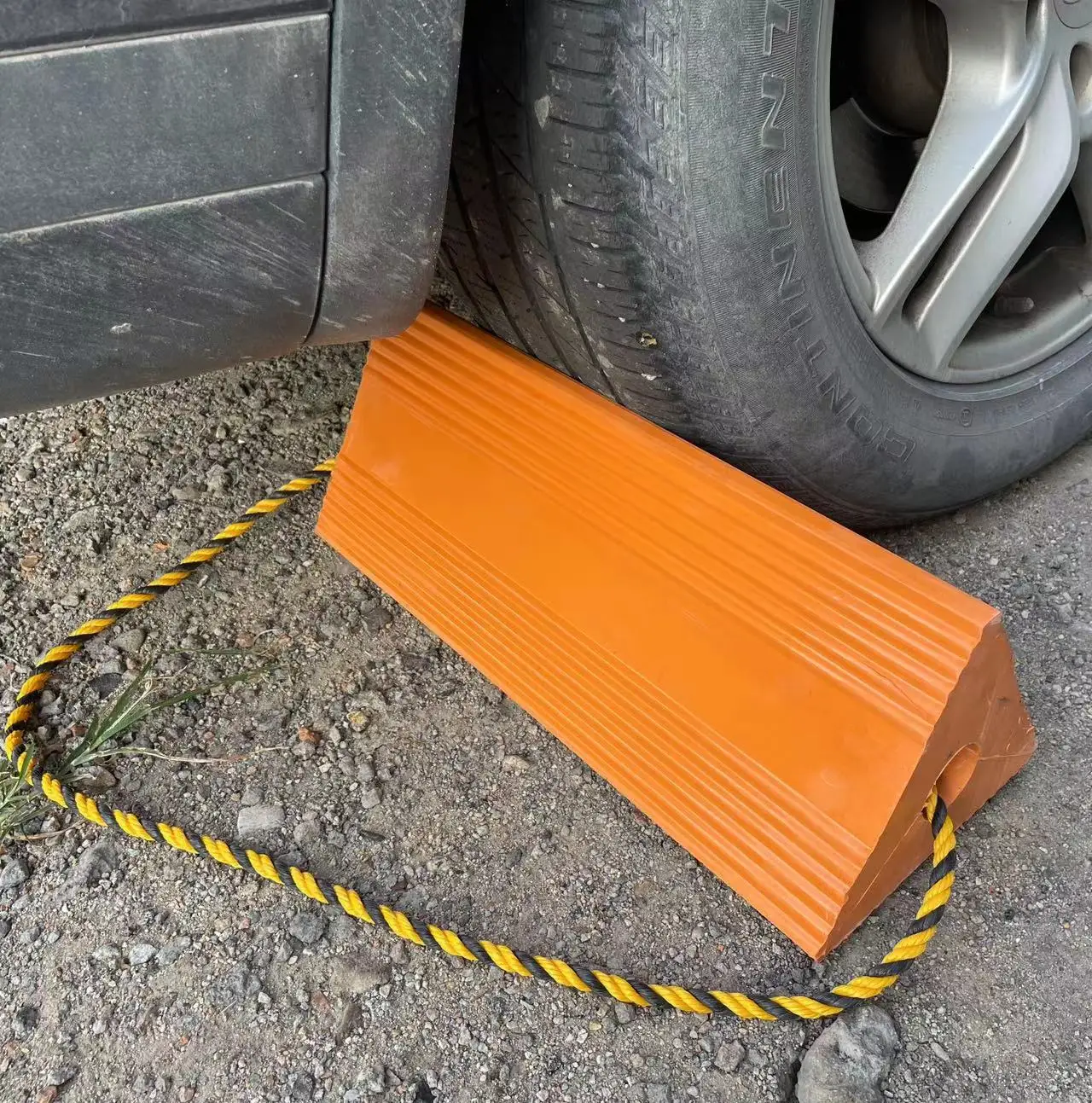 Orange Red Wheel Chock Factory New Design Tire Bumper Solid Rubber  Aircraft Parking Stopper  for Motorcycle, Aircraft, Trailer