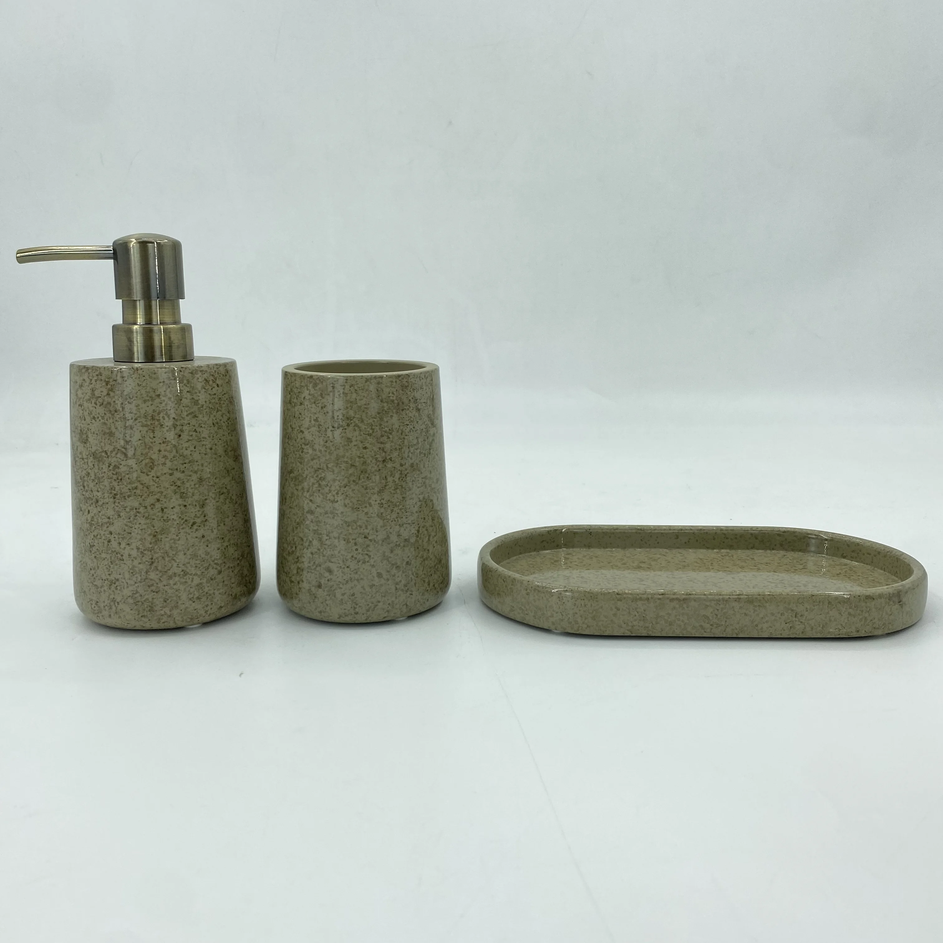 Household Designed Bath Items 3pcs Wooden Lid White Resin Bathroom Accessories Set For Home And Hotel