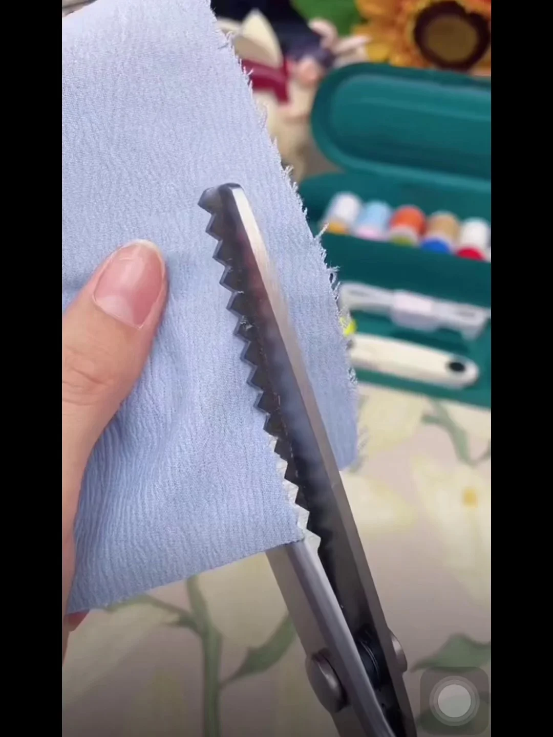 Lace Scissors Lockstitch No-Sew Sewing Scissors Tailoring Triangle Wave Tooth Cloth Stainless Steel Handmade Scissors