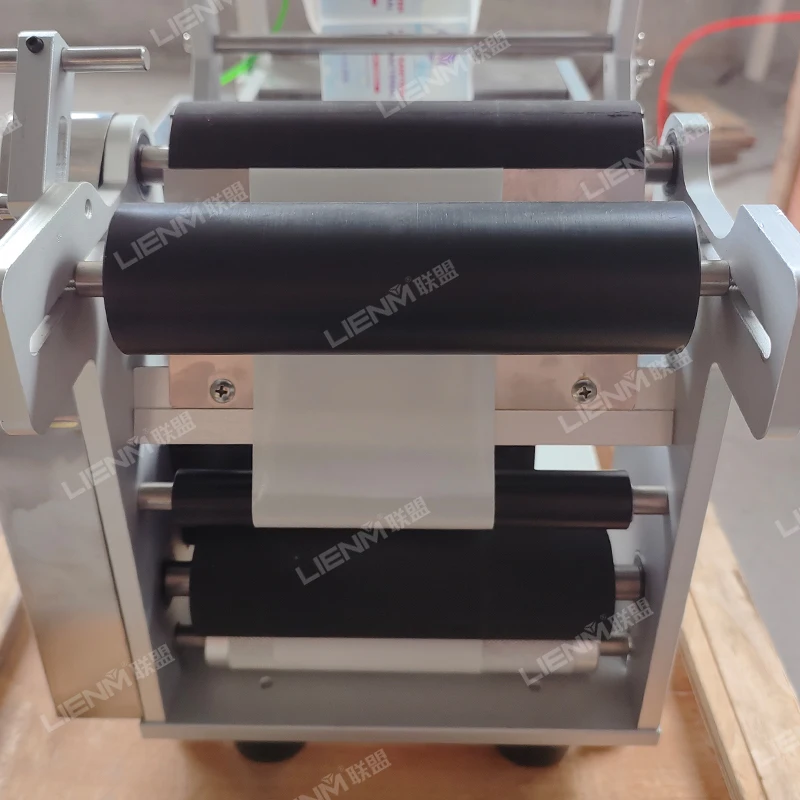 LIENM Customization Semi Automatic Labelling Machine Manual Label Printer Machine for Plastic Bottles Bottles Packaging Type