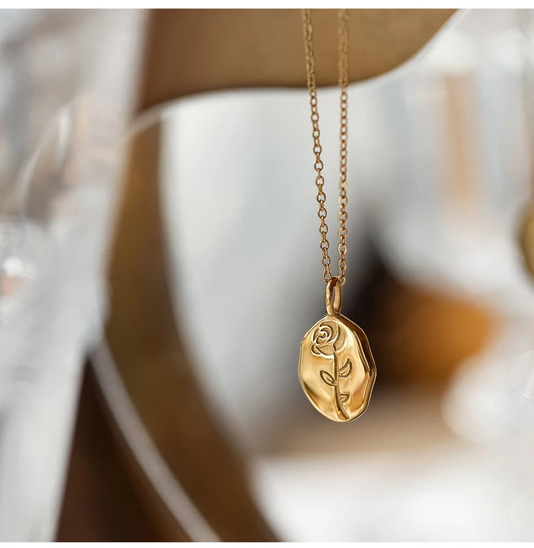 Wholesale Stainless Steel Jewelry Dainty Flower Engrave Design 18K Gold Plated 12 Birthstone Pendant Necklace