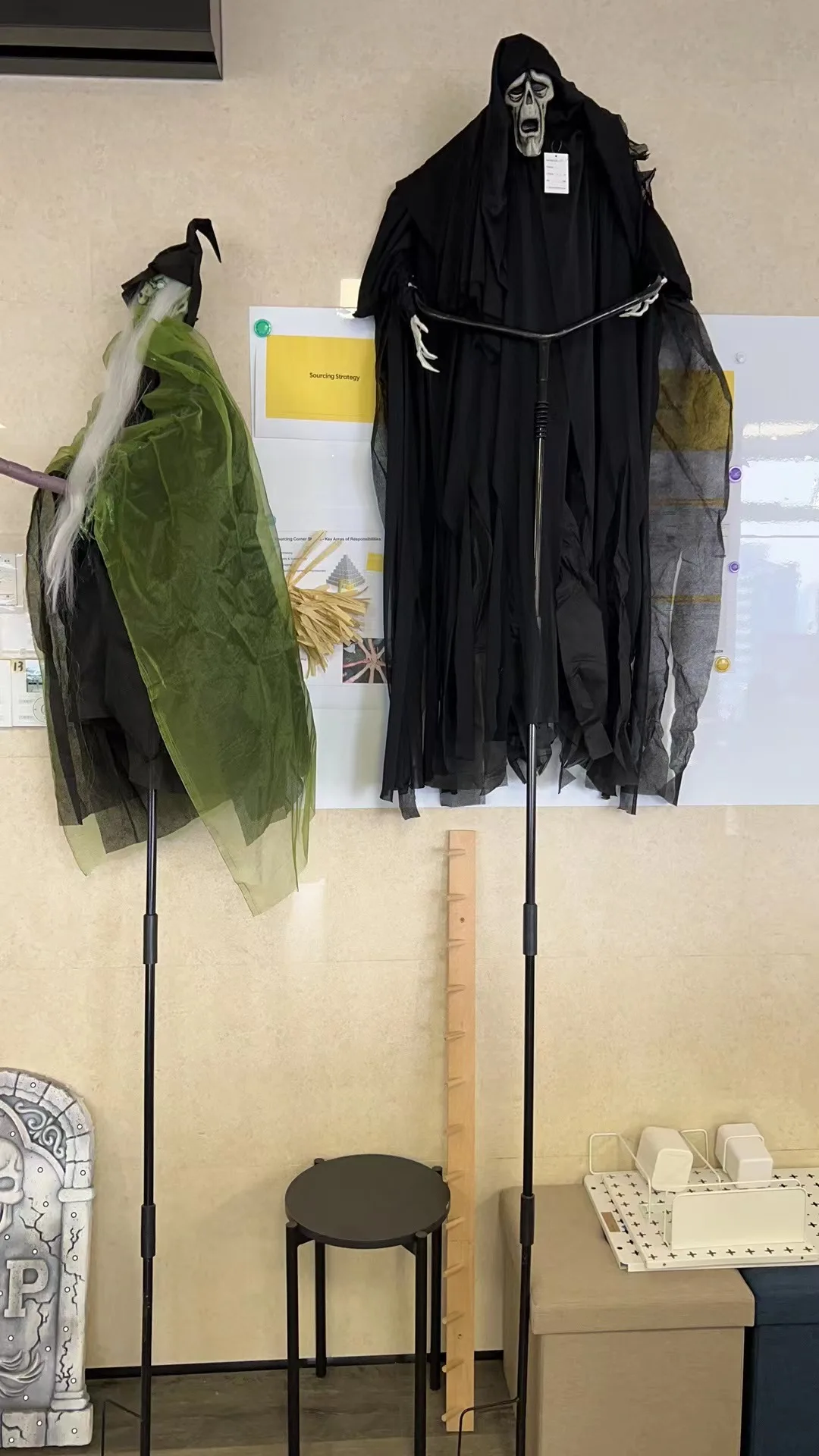 Wholesale Halloween dsecoration Screaming Ghost Face Skeleton Witch Scarecrow Haunted House Grim Reape Ornaments tool for party