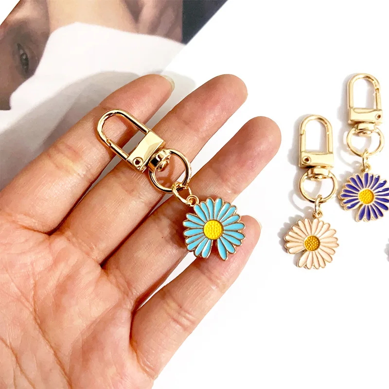Promotional Keyholder Souvenirs Keyring Cute Flower Shape Metal Keychain Custom Logo Enamel Key Chain For Women Bag Accessories