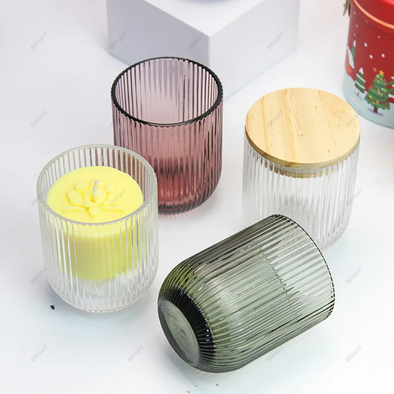 Custom Ribbed Glass Cups with Lid Fashion Home Decor Luxury Wholesale Clear Smoky Vertical Striped Glass Candle Jars Wooden Lid