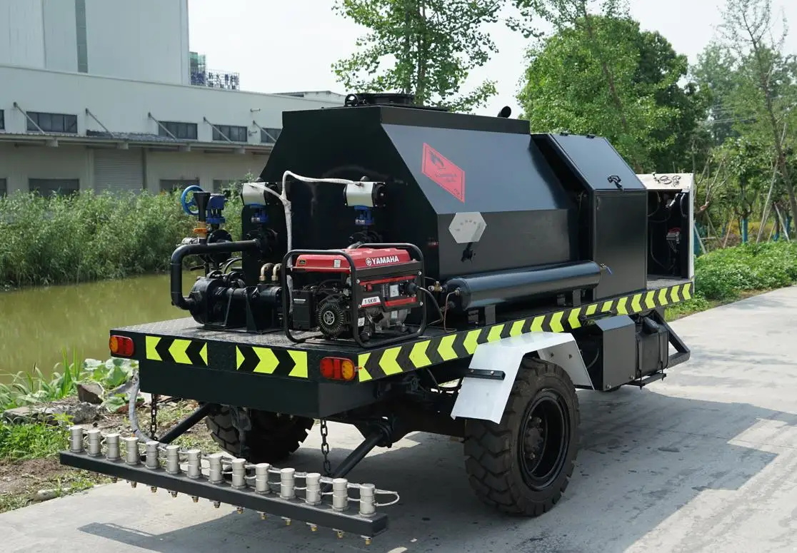 IKOM Bitumen distributor trailer truck for sale