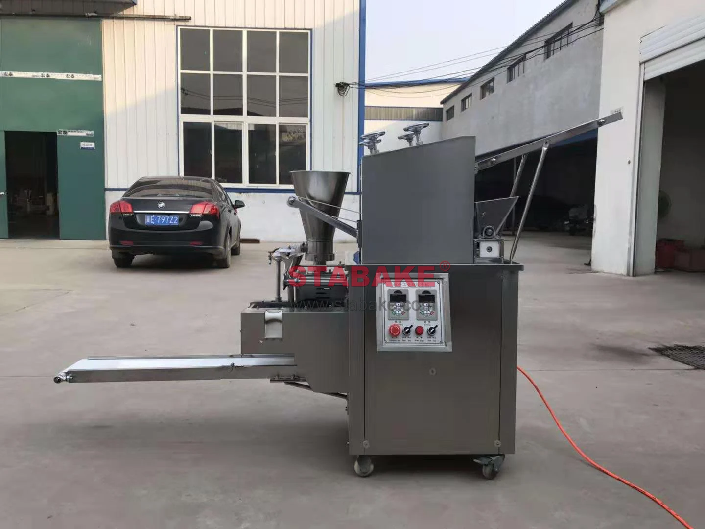 automatic Chinese dough dumpling maker machine momo dumpling machine