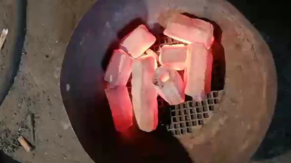 Factory export 10kg/CTN Strip shape 6hours burn time sawdust Machine-Made bbq charcoal