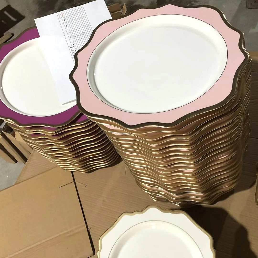 INT Tableware hot sale black with gold rim porcelain dinner sets luxury sunflower wedding dinner set