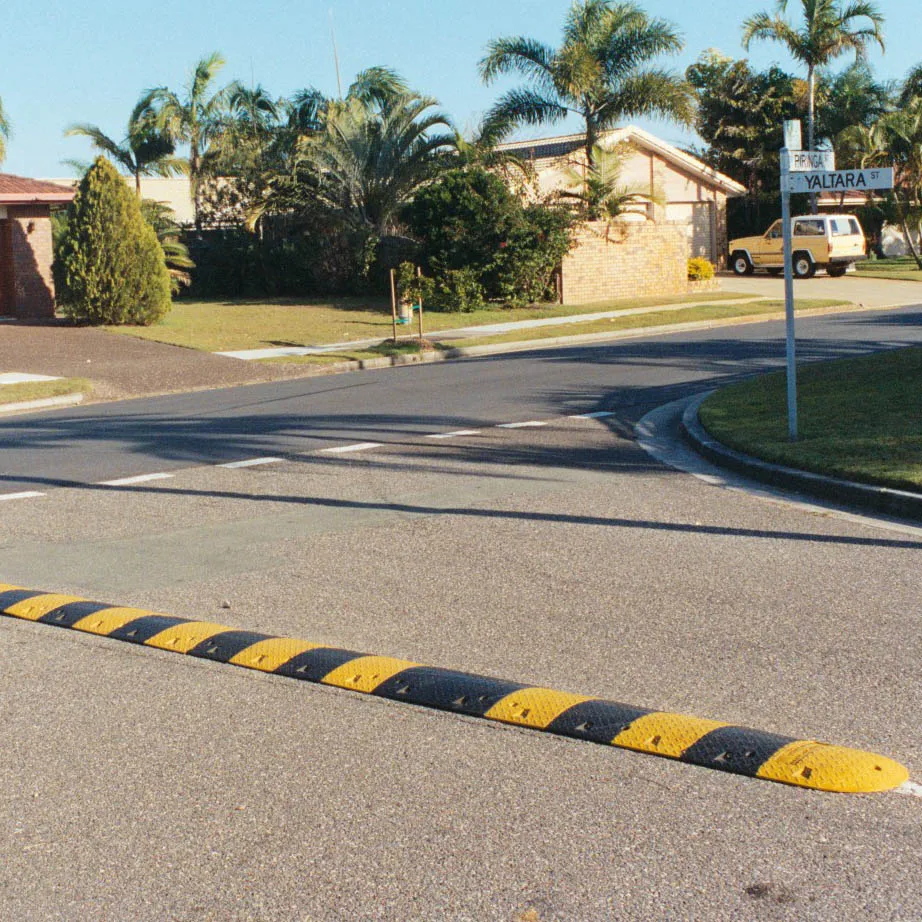 High Quality Heavy Duty Rubber Speed Breaker for Garage Parking Lot Roadway Road Bump Speed Hump