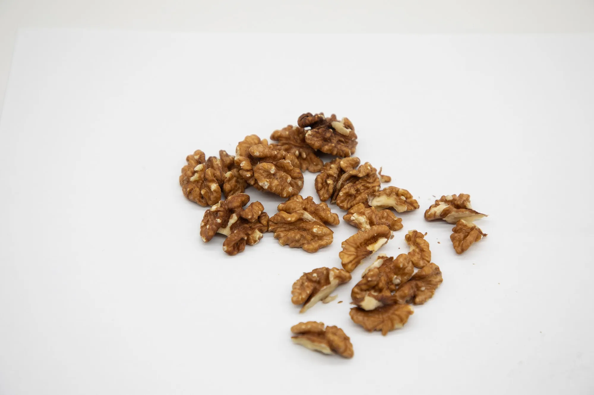 Healthy snack top grade organic walnut kernels peeled walnuts nuts in bulk from Uzbekistan manufacturer