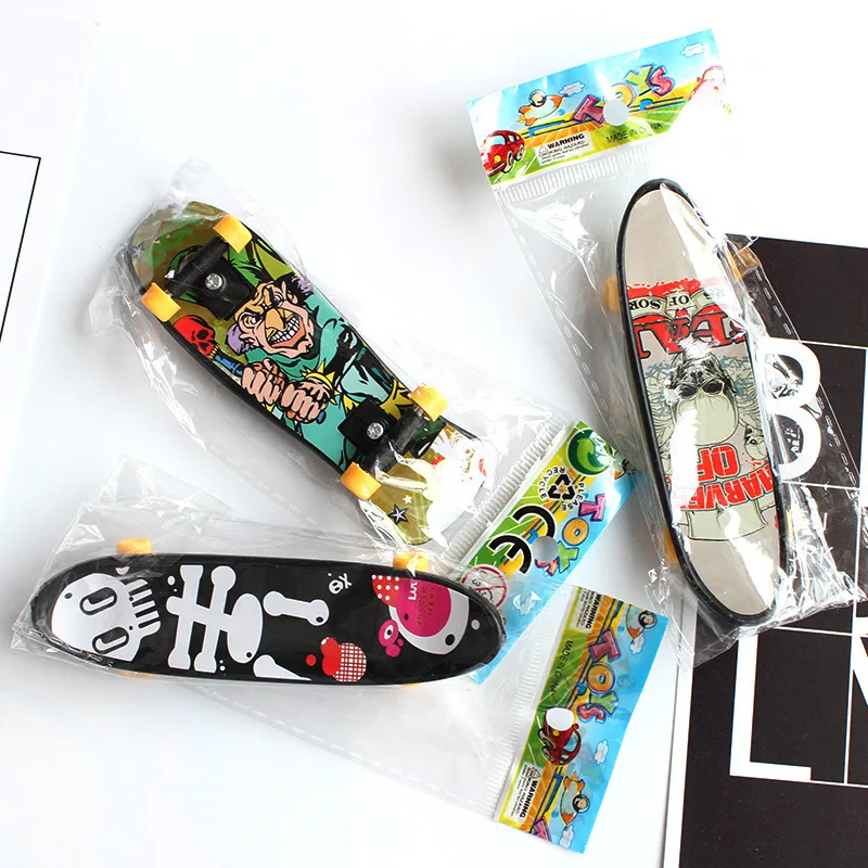 2022 Wholesale Kids Gift Classical Mini Fingerboard Finger Toys Finger Skateboards Sports Scooter Toy