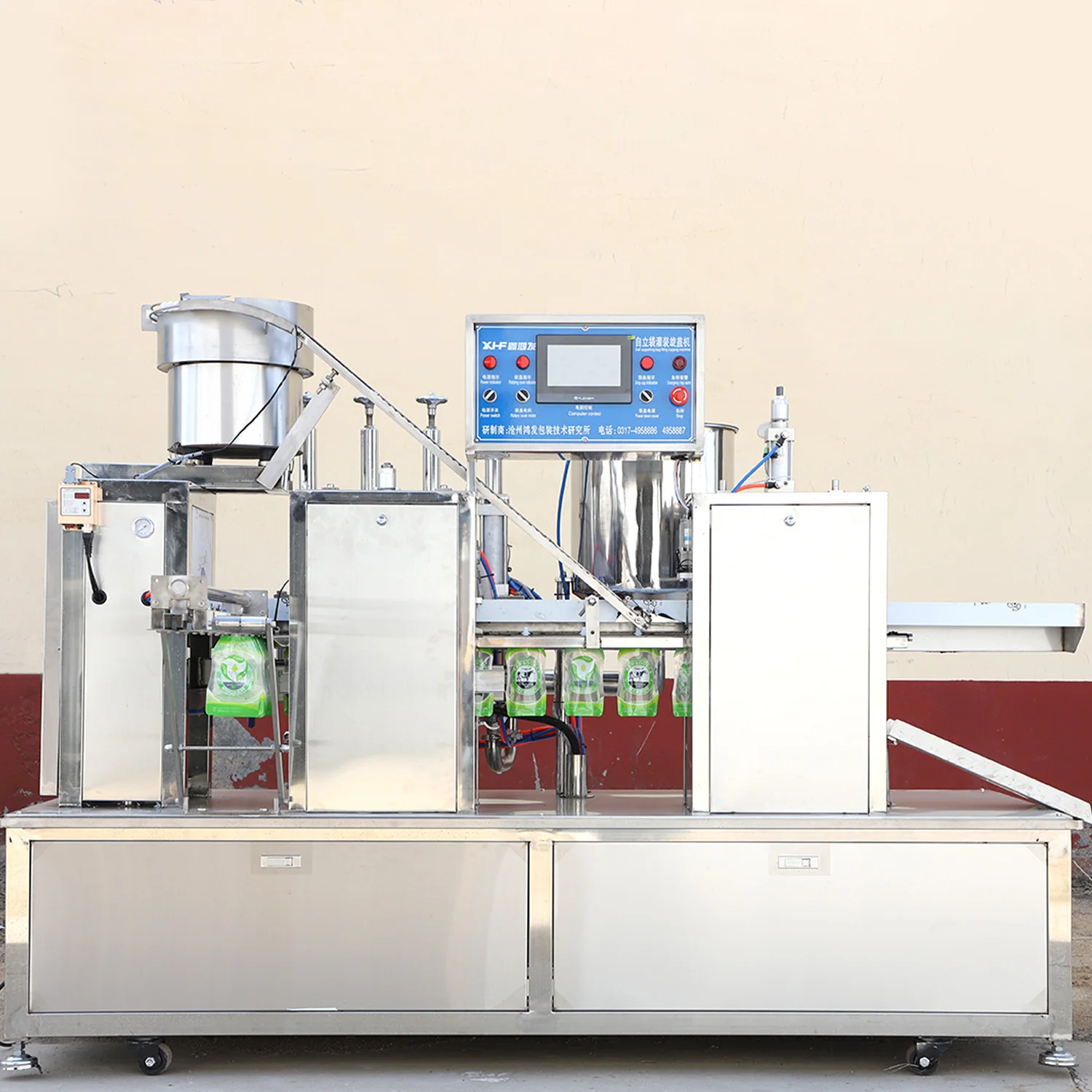 Full automatic 4 nozzle standing pouch juice soy milk plastic bag filling packaging machine factory juice filling equipment