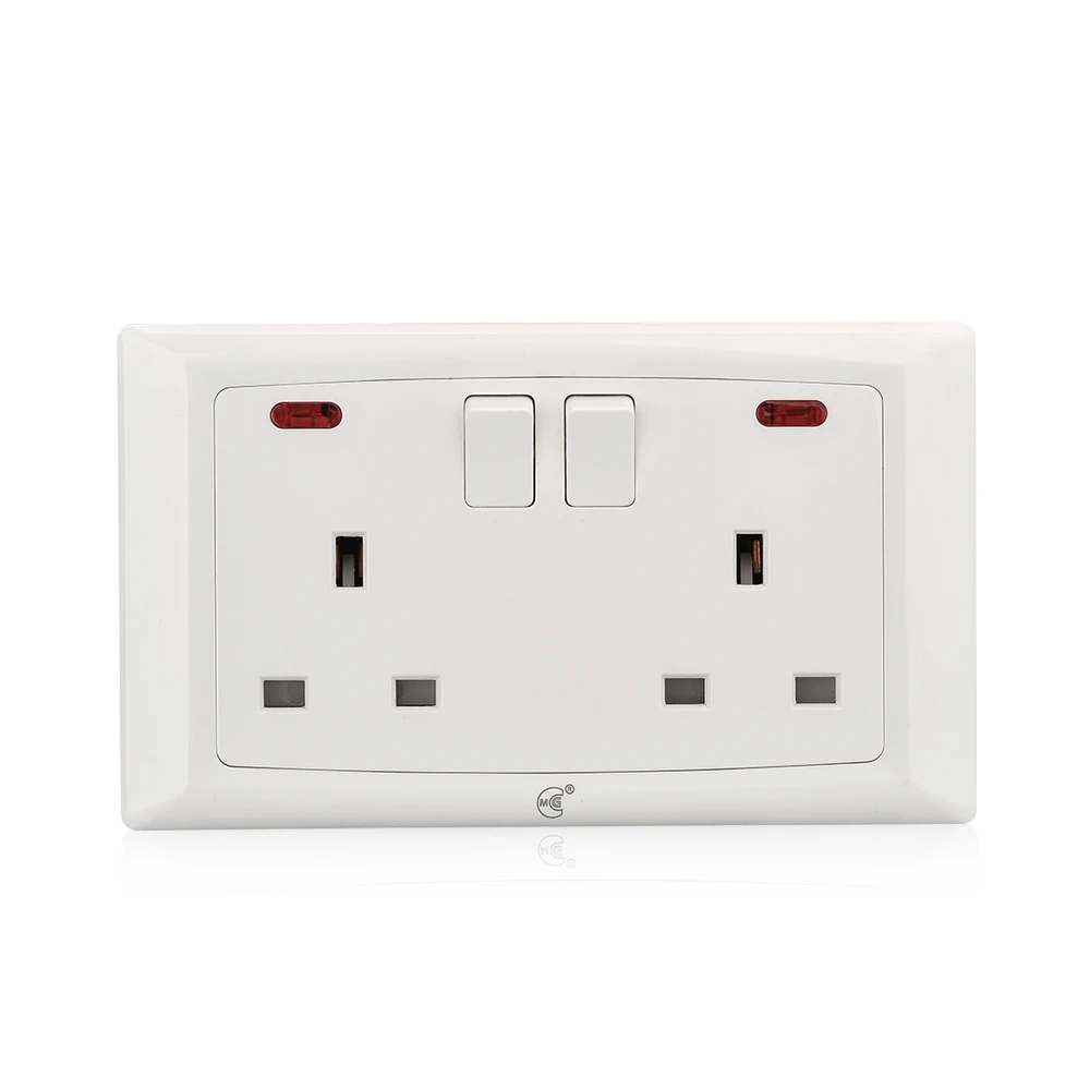 Британский стандарт Великобритании 13A 2 gang 3 pin переключила гнездо