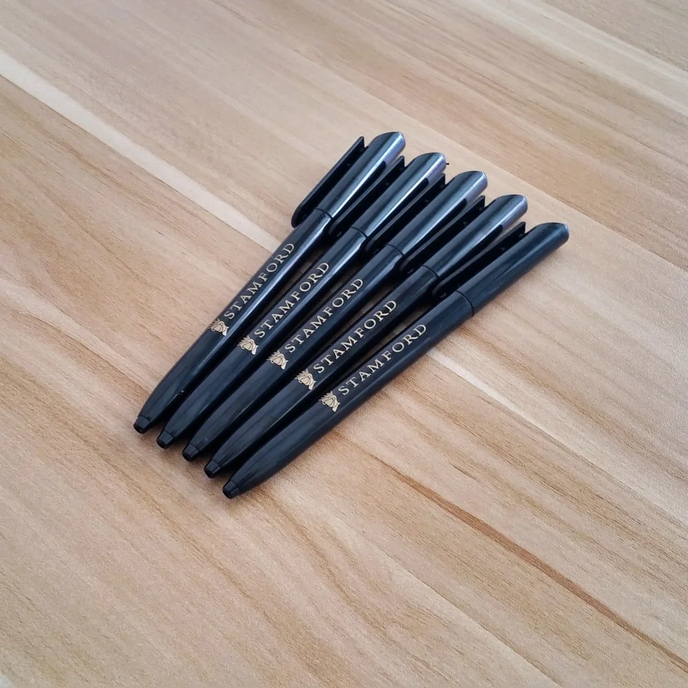  Пользовательский логотип рекламная дешевая пластиковая черная ручка twist stylo