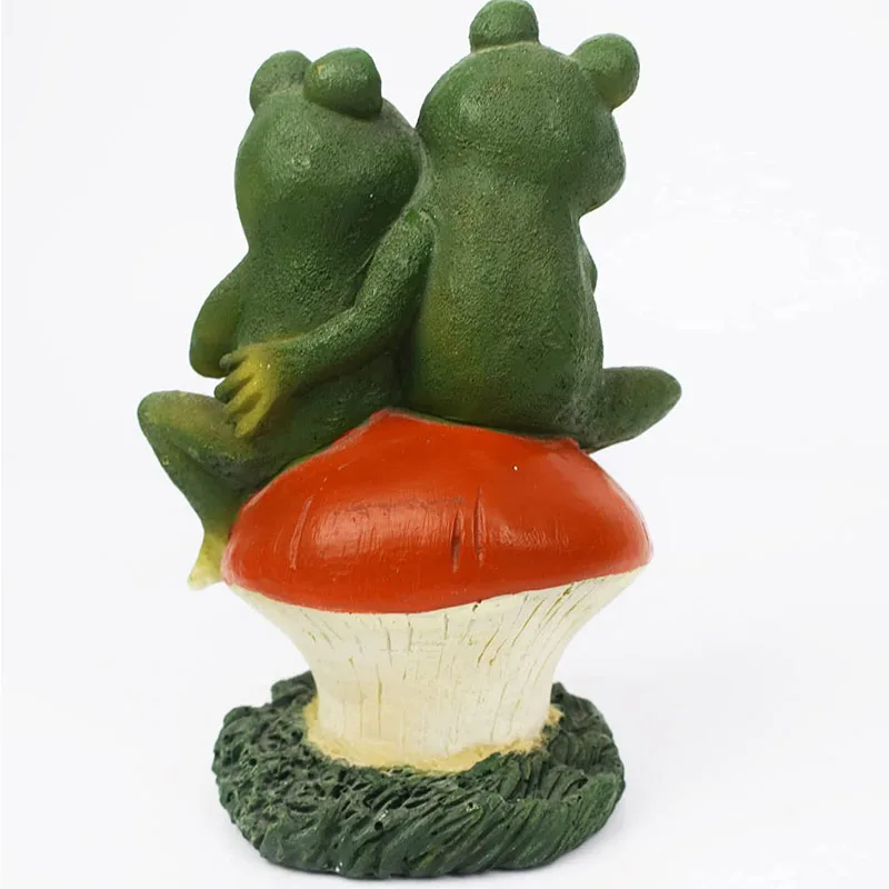 Frog Garden Statues Outdoor Decor Resin Couple Frogs Sitting on Mushroom Statue Waterproof Outside Frog Figurines