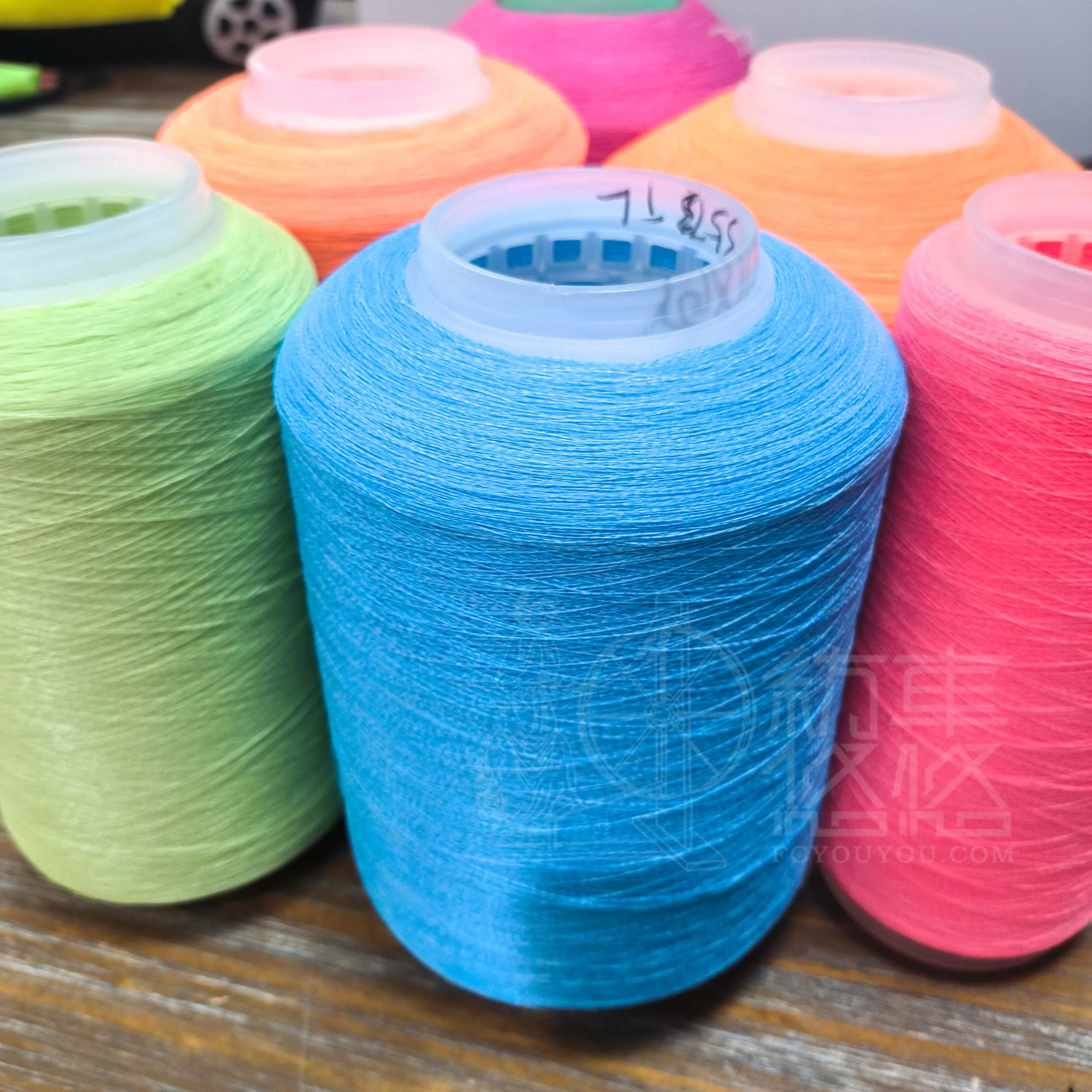 Customized Super Bright Glow in the Dark Yarn 75D 108D 150D Luminous Weaving Yarn Knitting Yarn for Holiday Gifts Christmas