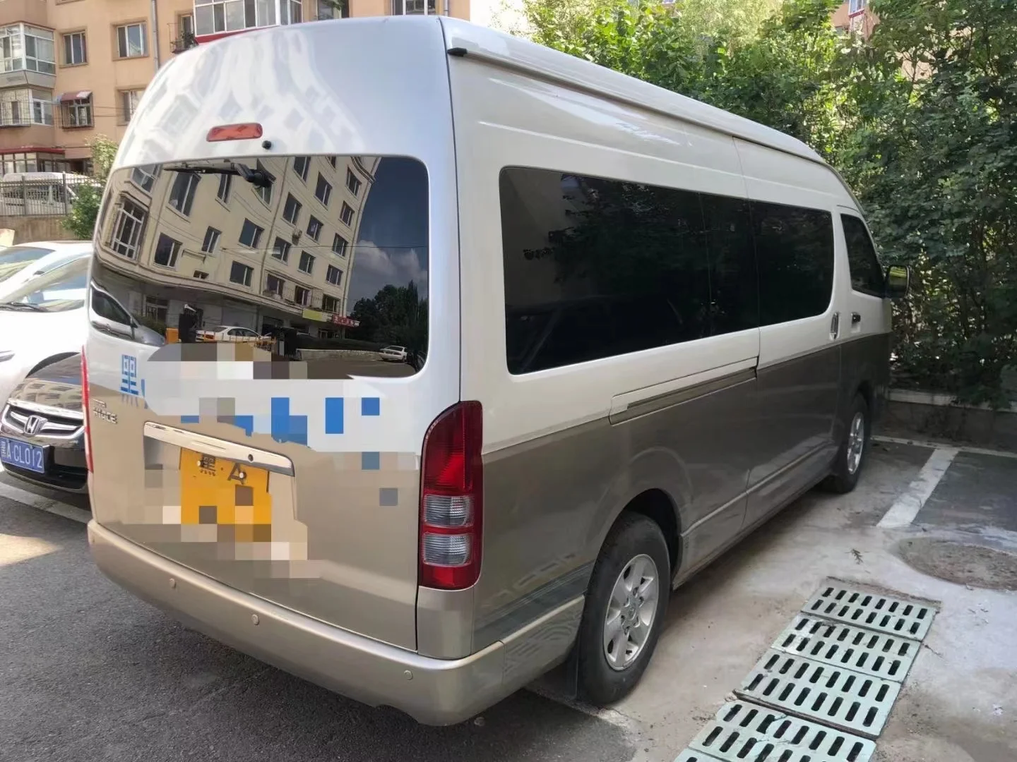 Автобус Toyota Hiace обнаружил универсальность 18-сидячего фургона доступного на ваш выбор рулевое управление Lhd или Rhd