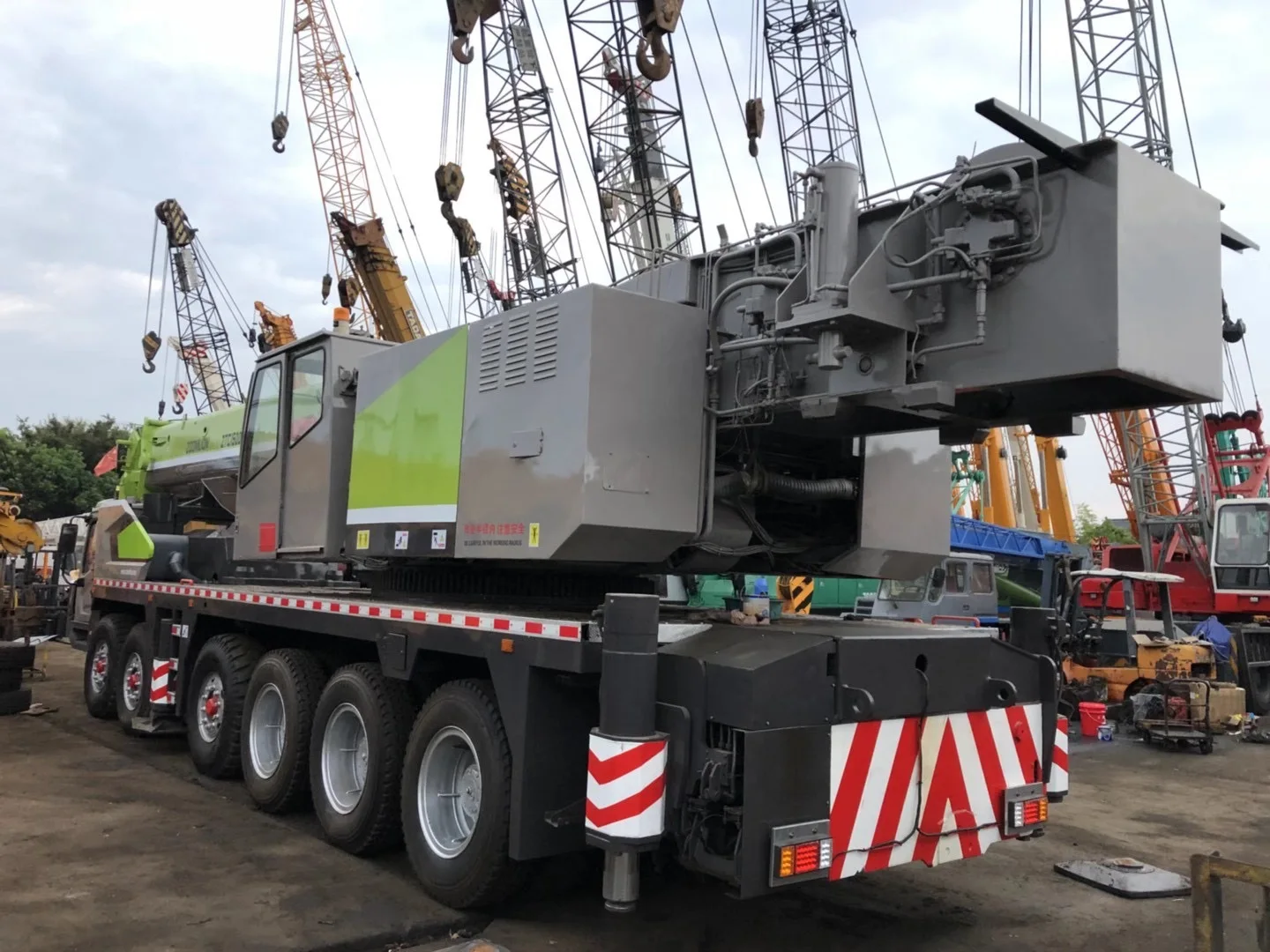 used original Zoomlion ZTC1500V truck crane maximum loading 150 ton