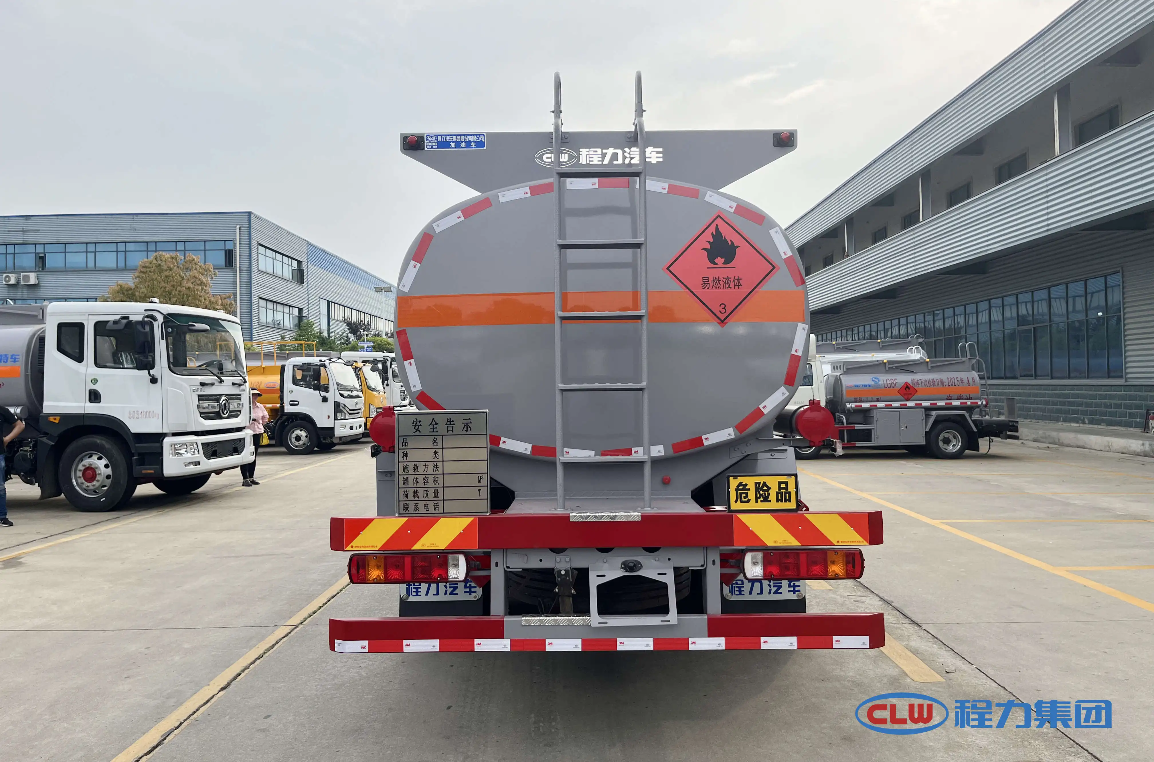 China Supplier 4X2 Fuel Tank Truck 10000L Fuel Tank Truck Oil Diesel Gasoline Transport Truck