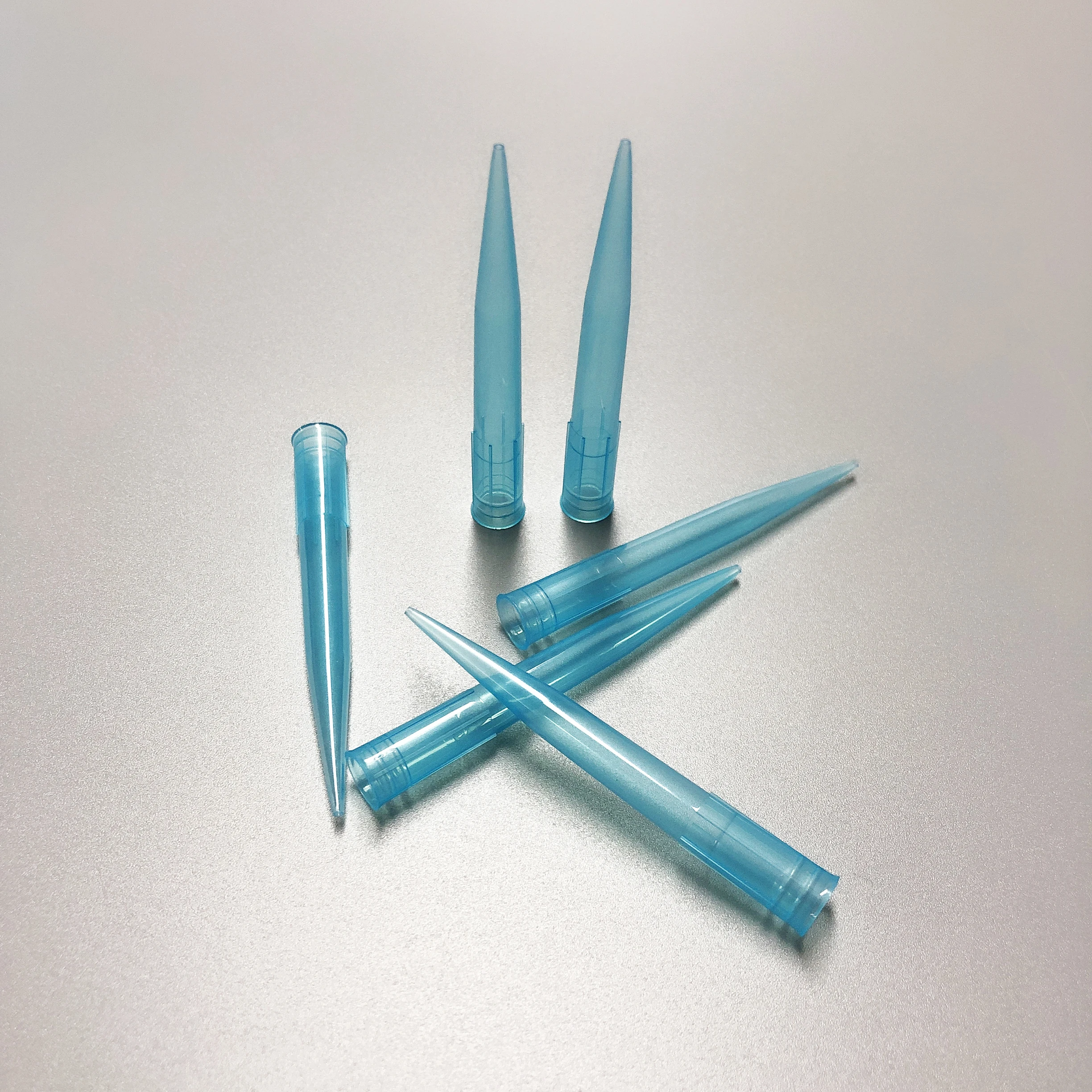 Finland Type disposable pipette tip plastic pipettes in laboratory use