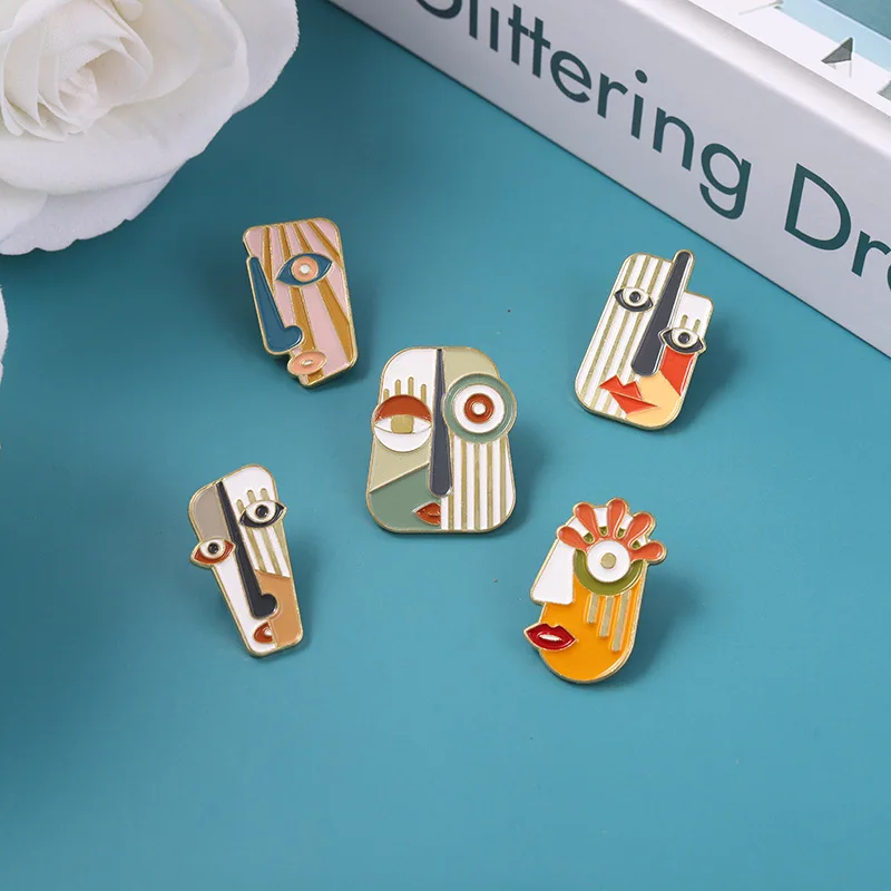 Wholesale personality mask Alloy dripping brooch artwork commemorative medallion Metal badge Brooch bag clothing accessories