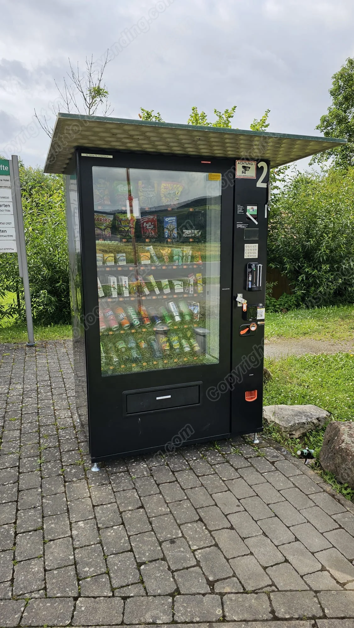 Custom made vending machine for germany market support euro currency with age verification