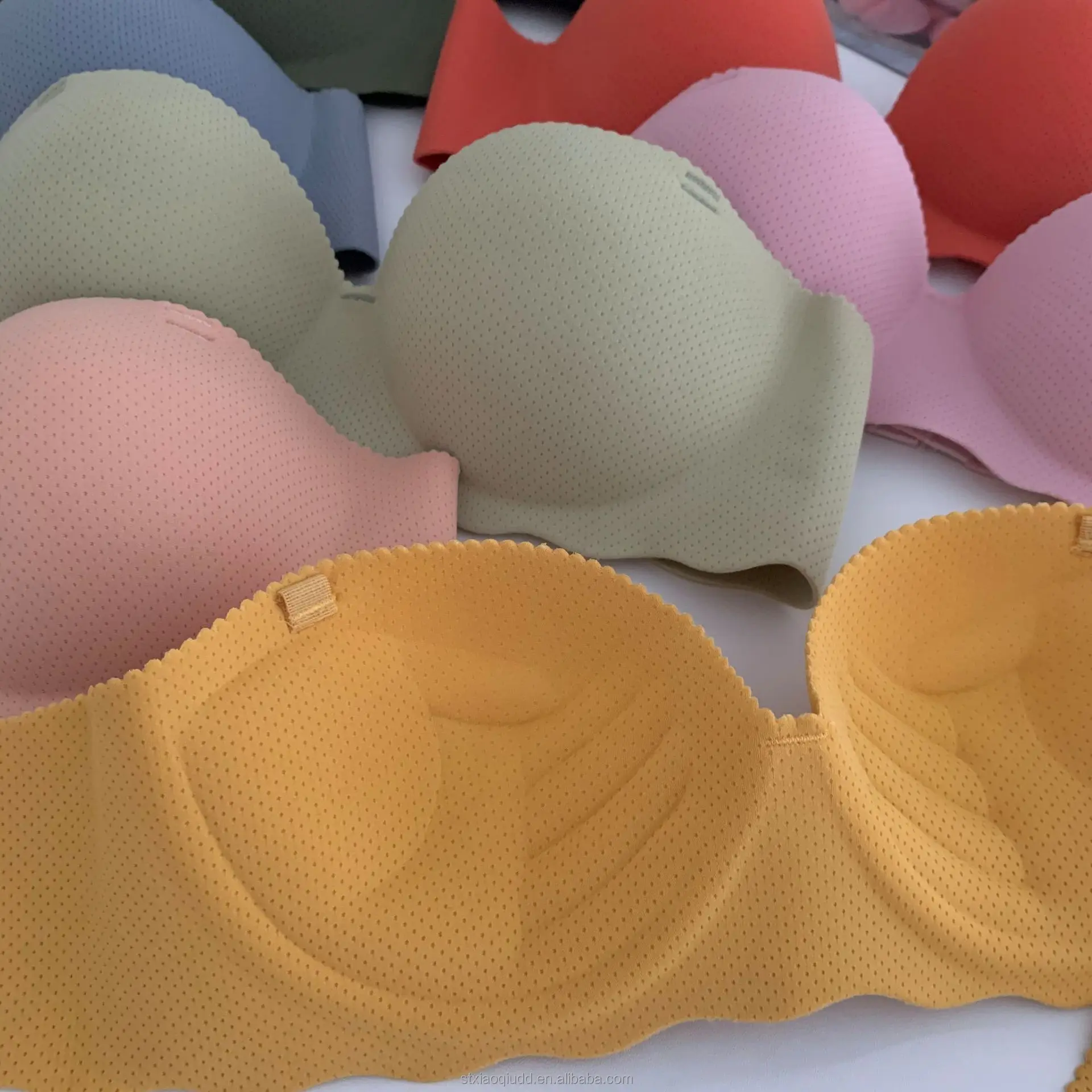 Wholesale  One piece Japanese girl underwear candy color hand cup traceless Wavy edges bralette push up adult bra for women