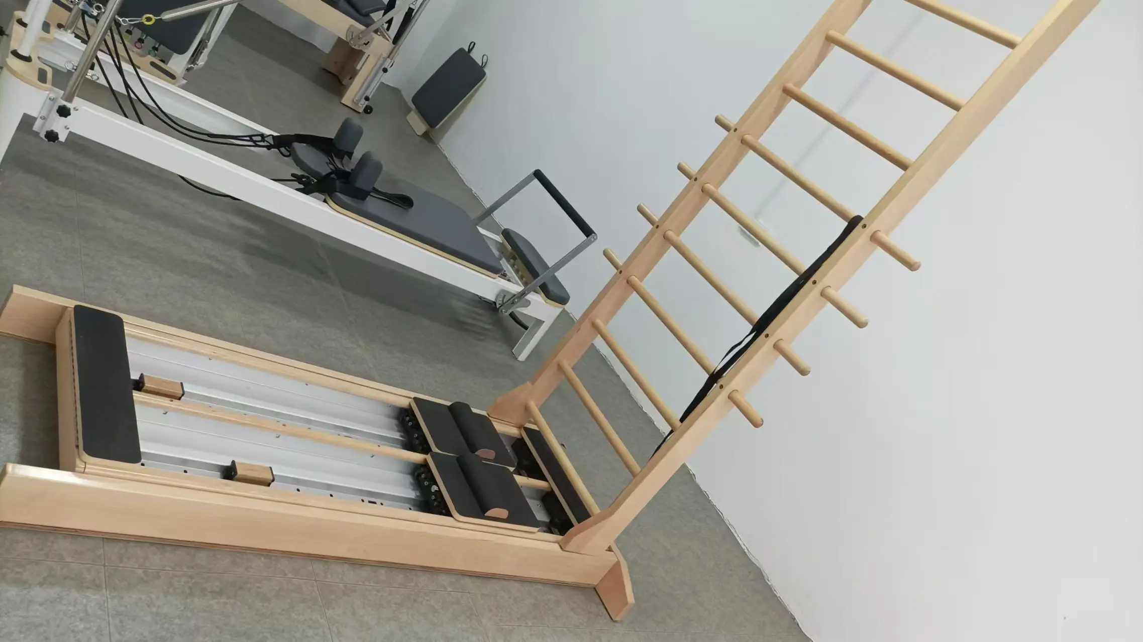 Two-way Sliding Ladder Pilates Reformer Machine Wall-mounted Double Track Core Bed For Yoga
