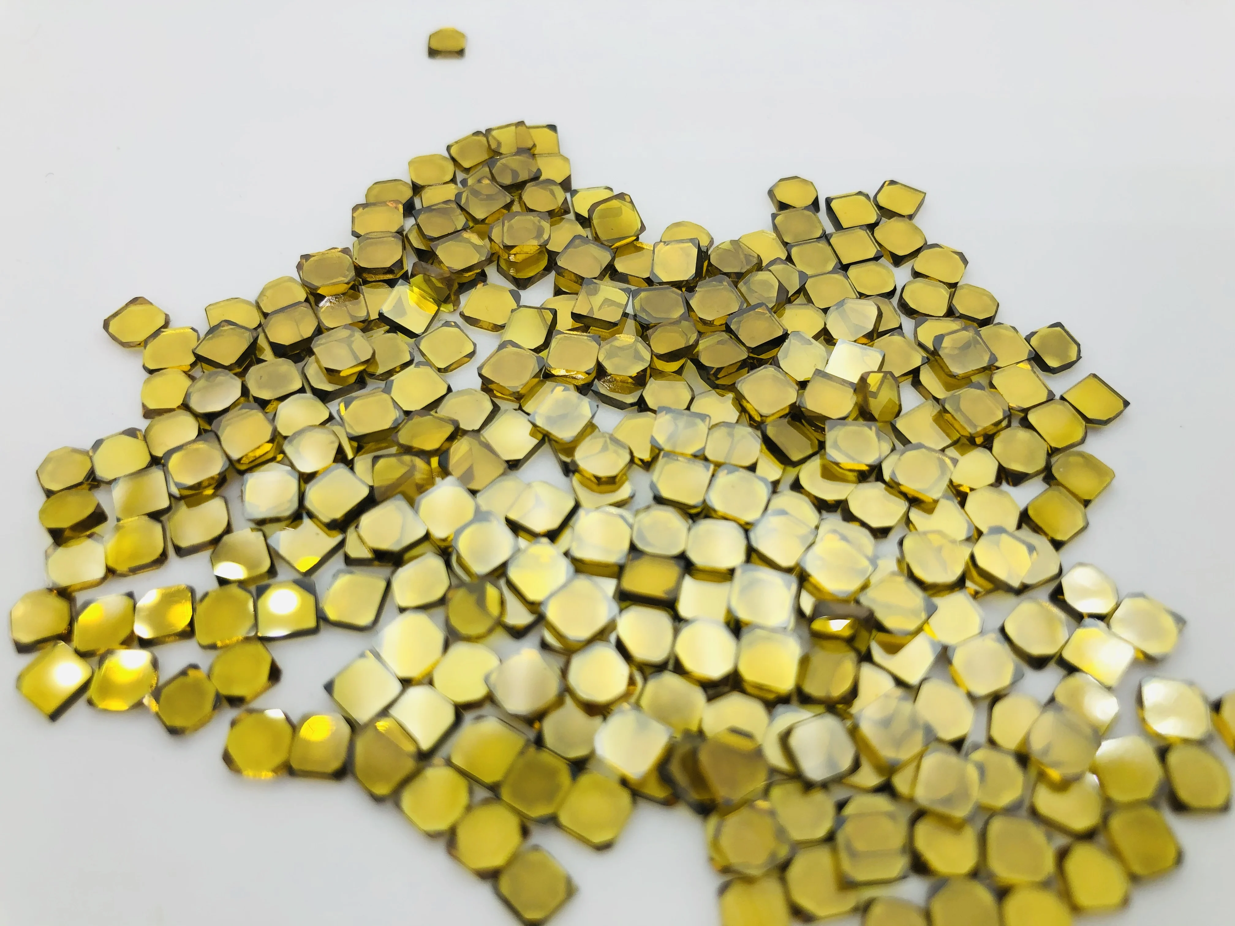 lab grown diamond MCD/CVD Yellow diamond single crystals are used in grinding and polishing for industrial use hthp