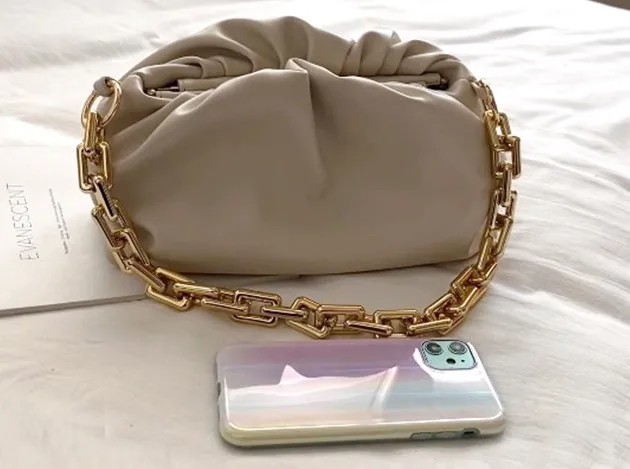 Cross-border 2022 new cloud leisure fashion shoulder chain online celebrity slung handbag