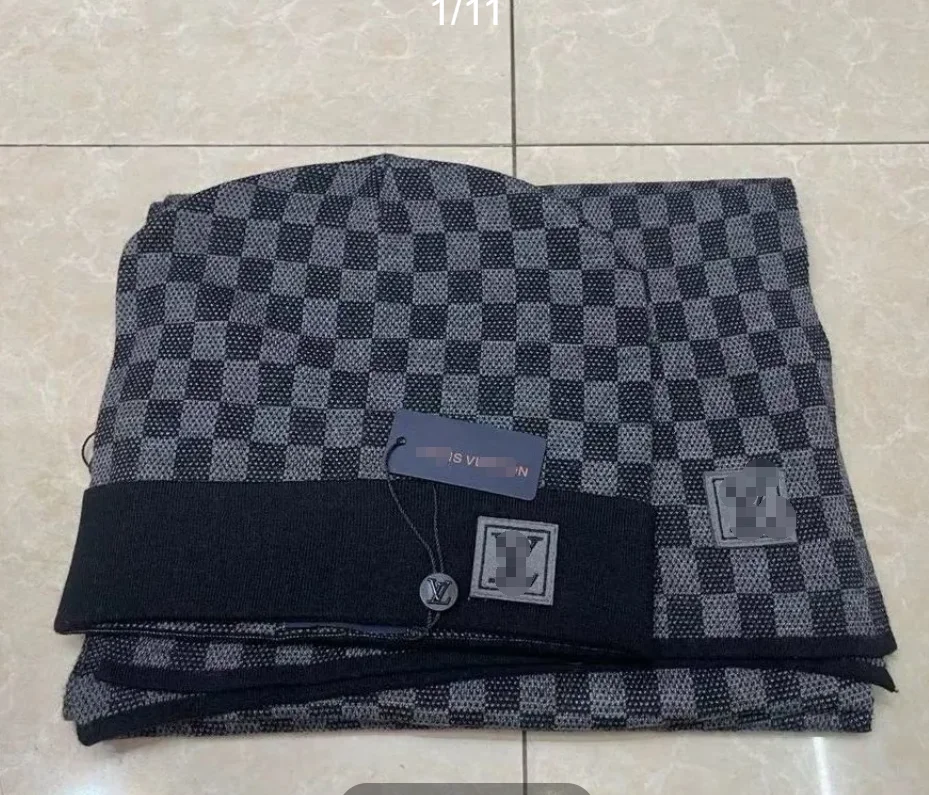 European and American letters warm  showing face small square contrast color knitted hat scarf two-piece set all-match couple