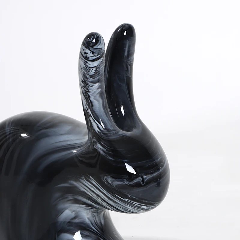 Customized wholesale modern polyresin crafts resin rabbit statues figurine sculpture for home decoration
