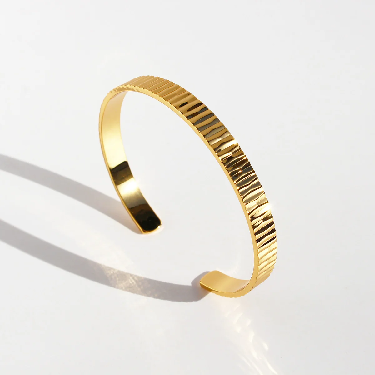 Copper gold-plated gold vertical stripe open bracelet female simple senior big name Fan dog tooth ring wrist 125