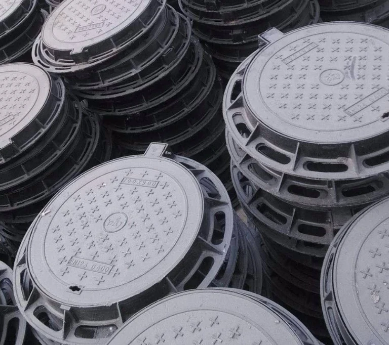 Cast iron manhole cover A15 - F900