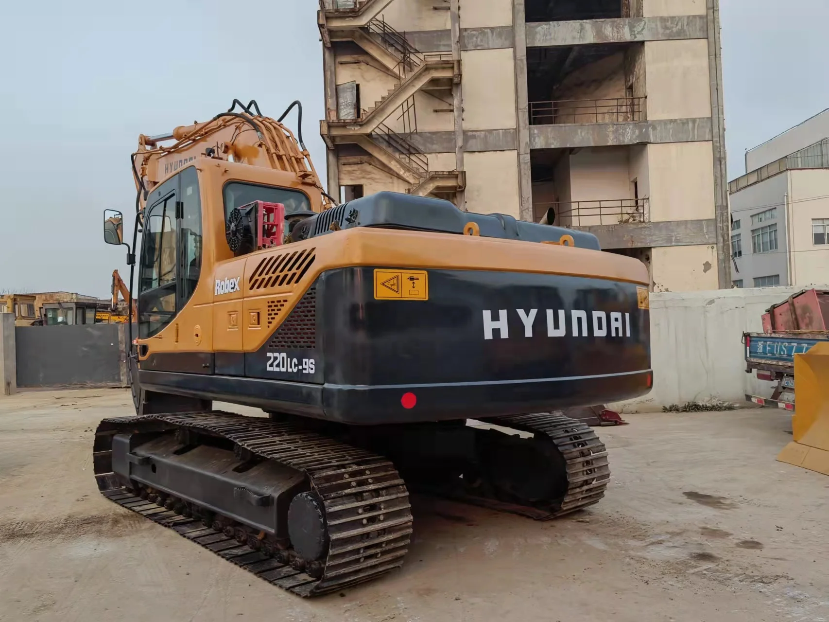 Used Hyundai 220 excavator heavy-duty Original Hyundai 220LC-7 220lc excavator for  sale