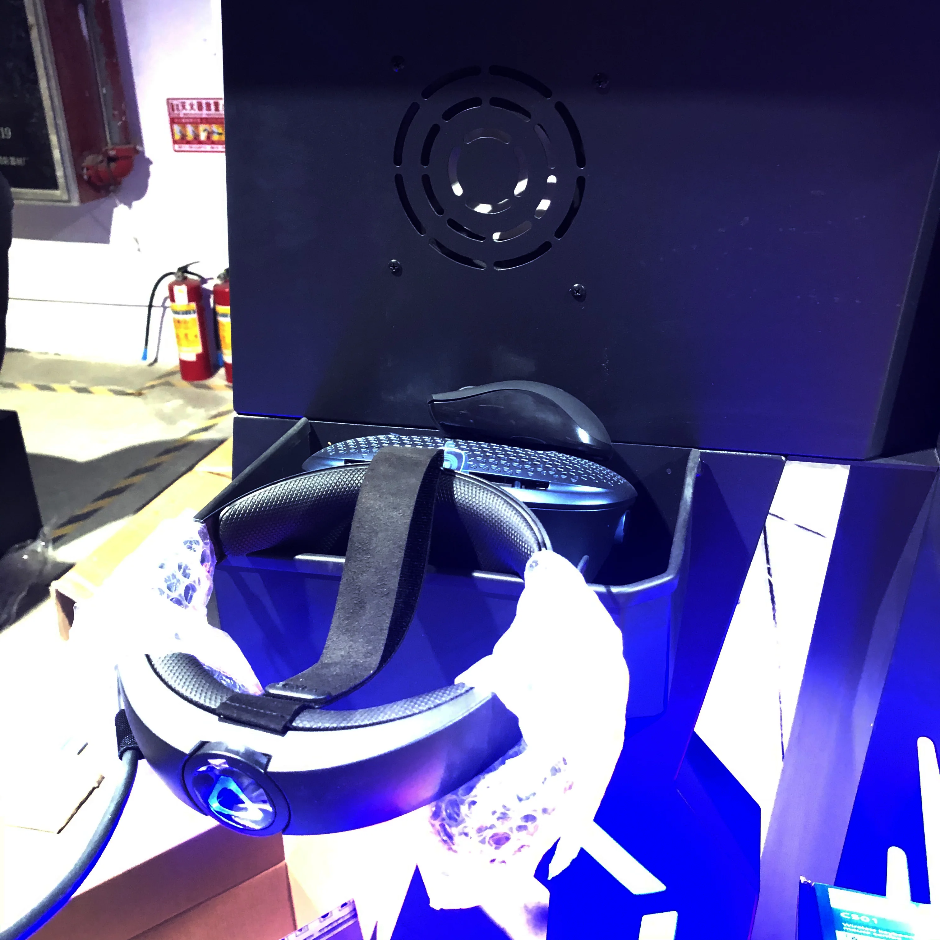 Сделано в Китае 9D VR симулятор стрельбы игровой автомат с очками HTC COSMOS