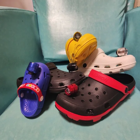 New Arrival hole shoe light new creative crocodile head light LED flashing shoe light night safety lamp